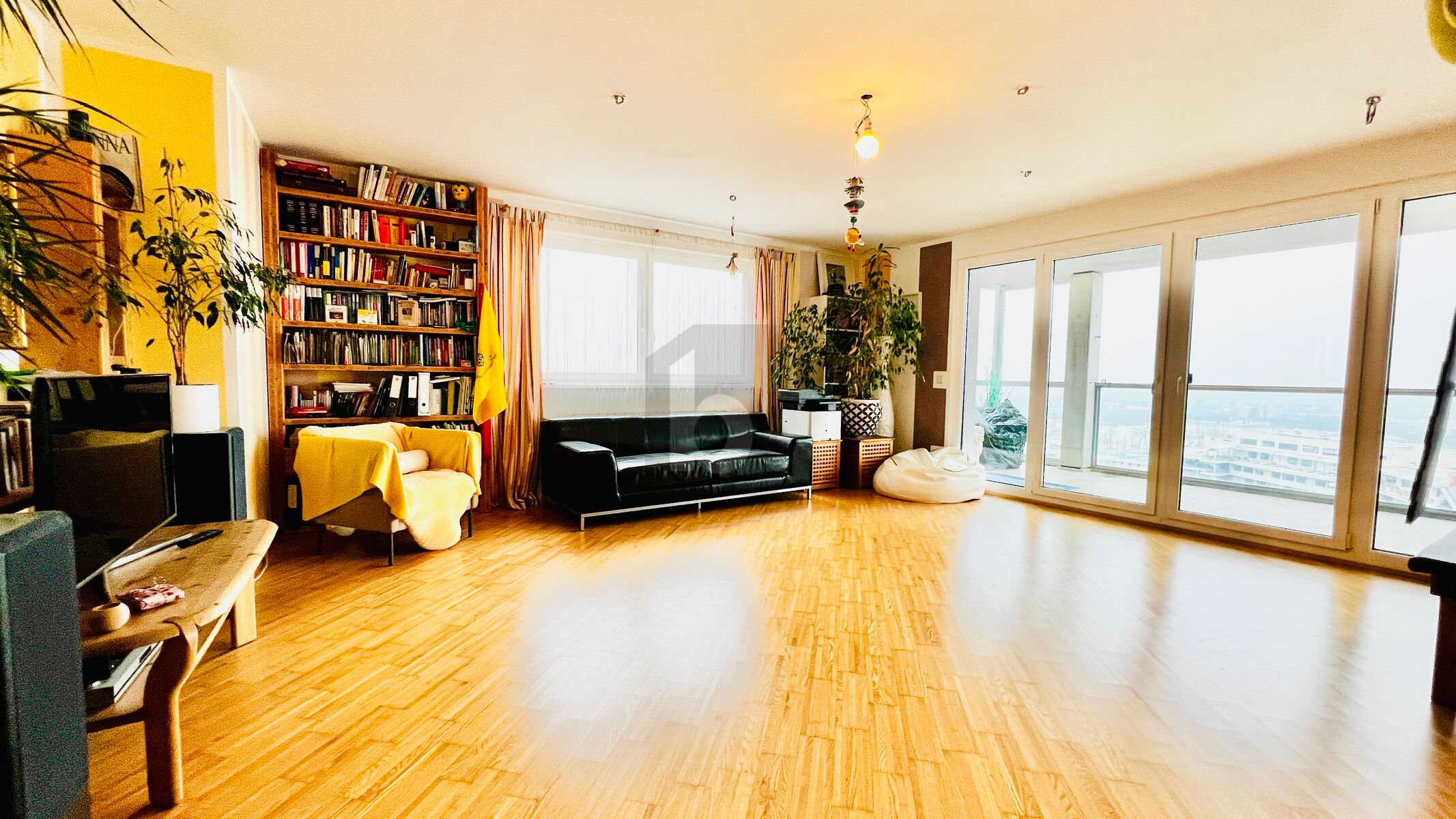 WOHNTRAUM MIT FERNBLICK & GROER LOGGIA  /  / 1100 Wien / Bild 3