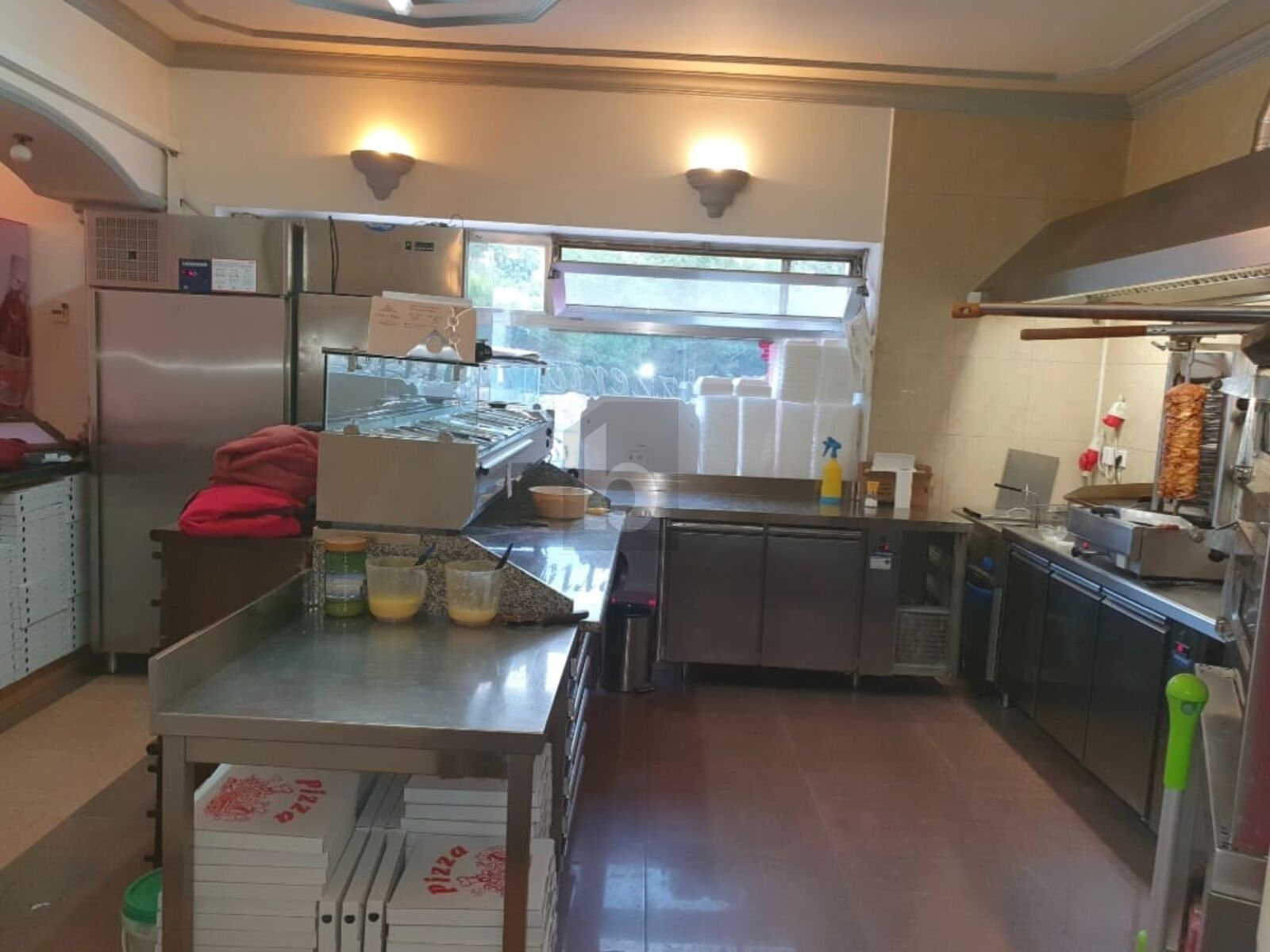 GESAMTPAKET: PIZZERIA & EISSALON INKL. 4 WOHNUNGEN UND 2 AUTOS /  / 2293 Marchegg Stadt / Bild 1