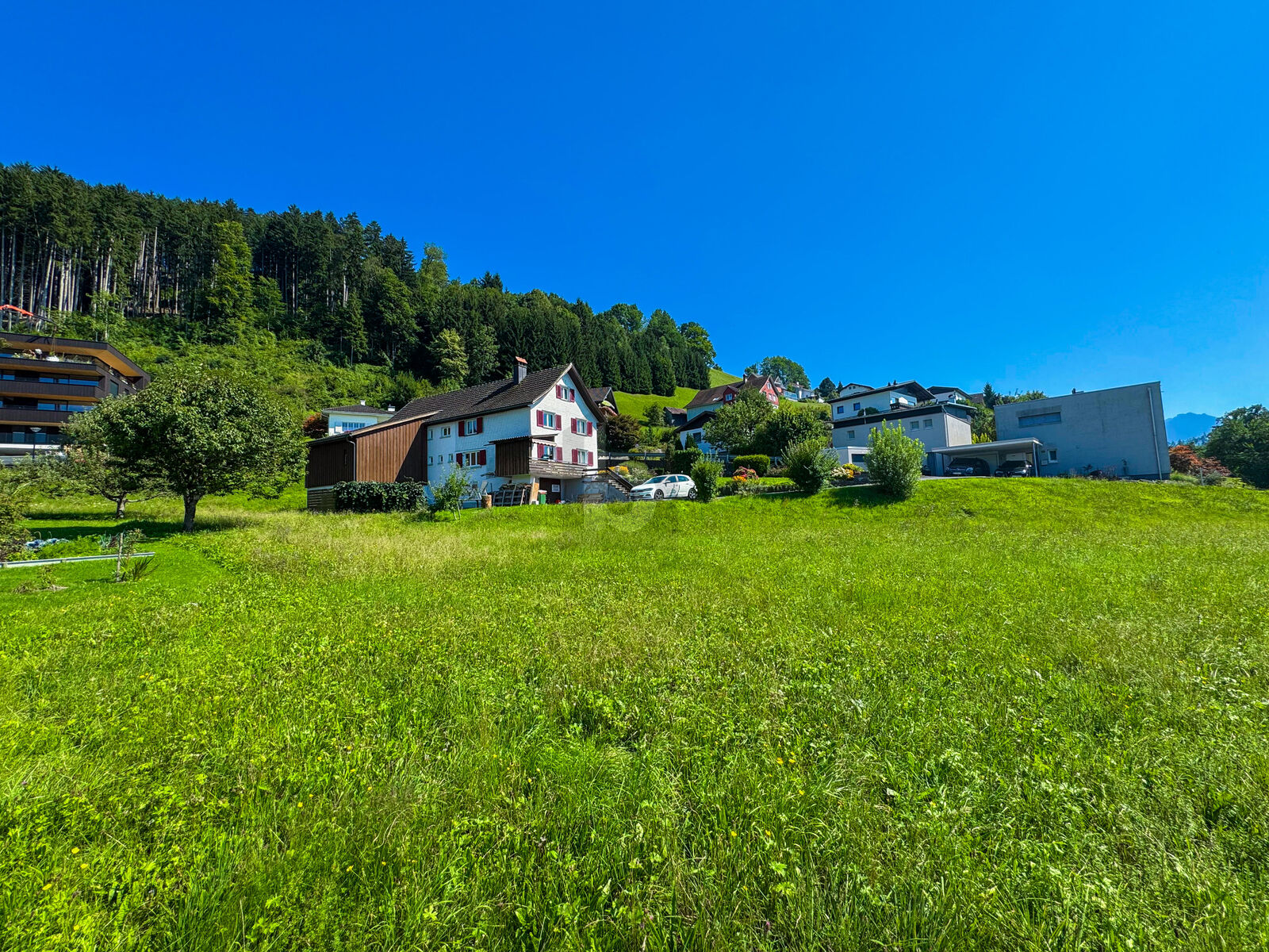 SONNIG, RUHIG UND BESTENS ANGEBUNDEN