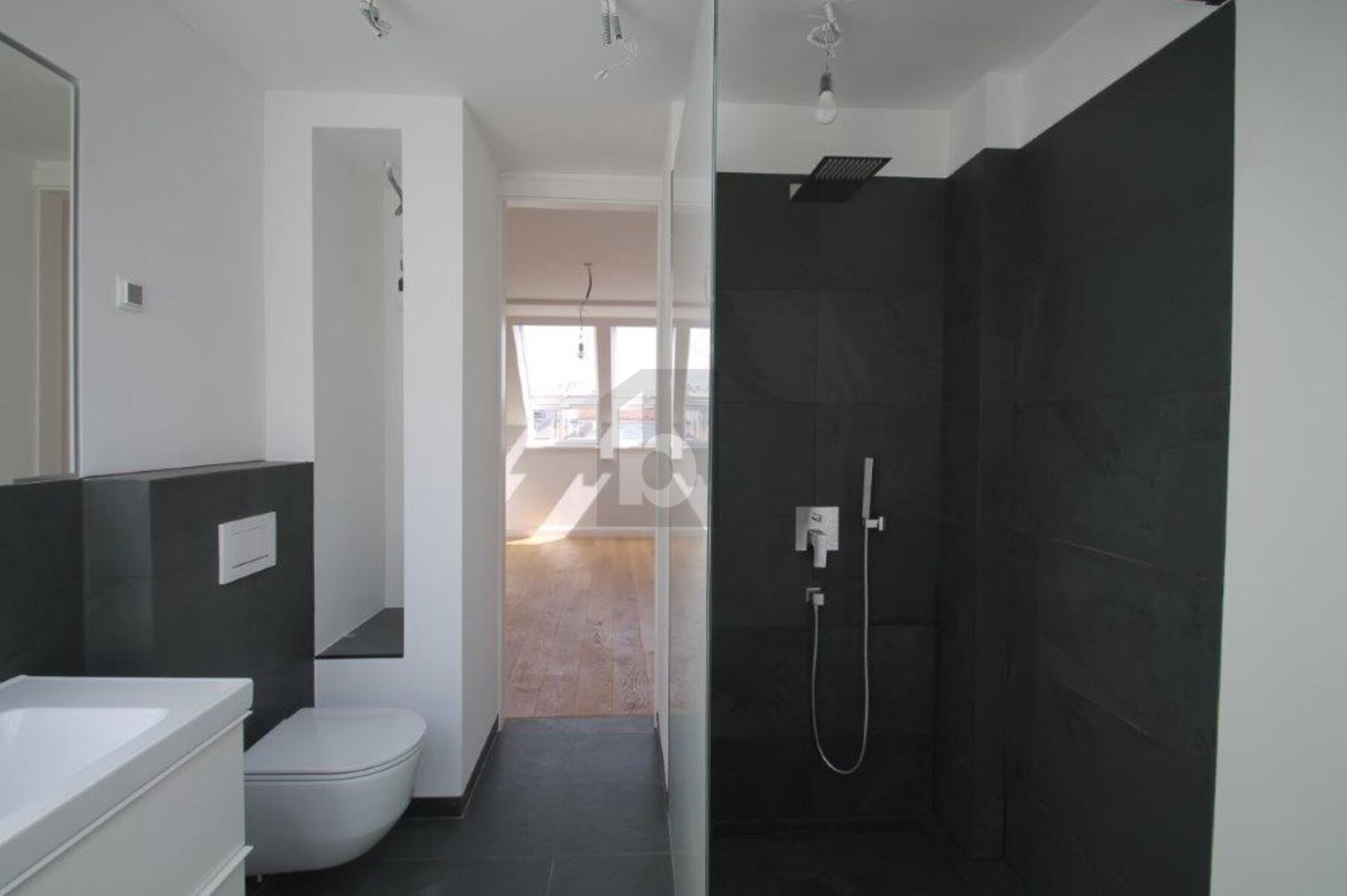 EINZIGARTIGES WOHNERLEBNIS MIT WINTERGARTEN UND 3 DACHTERRASSEN /  / 1060 Wien / Bild 2