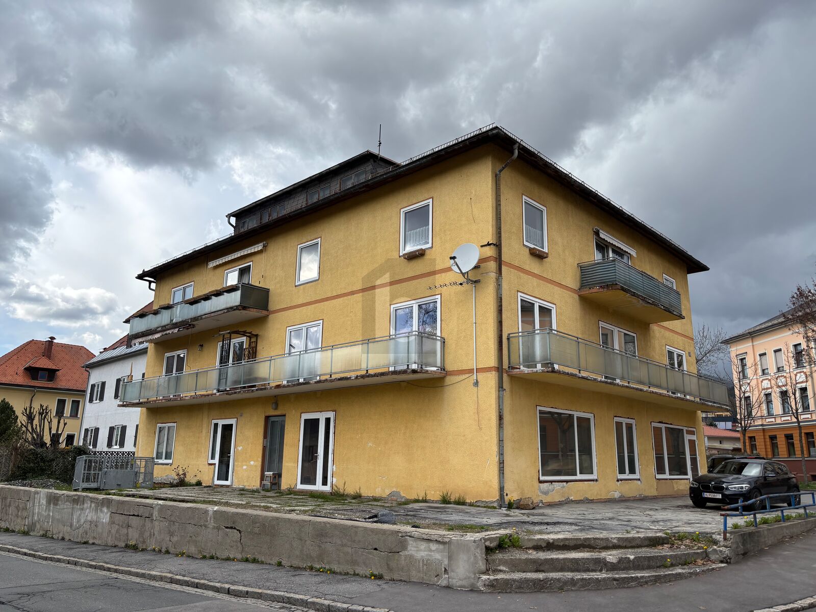 28-EINHEITEN-KOMPLEX, GUT VERMIETET IN ZENTRALER LAGE!