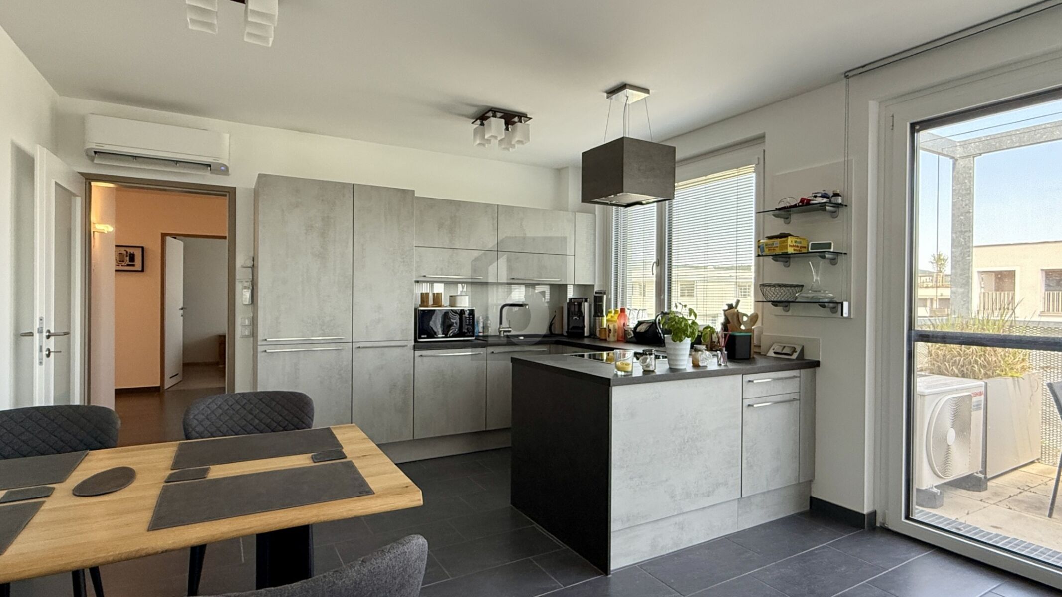 Preisreduktion! MODERN MIT TOP AUSSTATTUNG, GARAGENPLATZ & PANORAMA BALKON /  / 7000 Eisenstadt / Bild 2