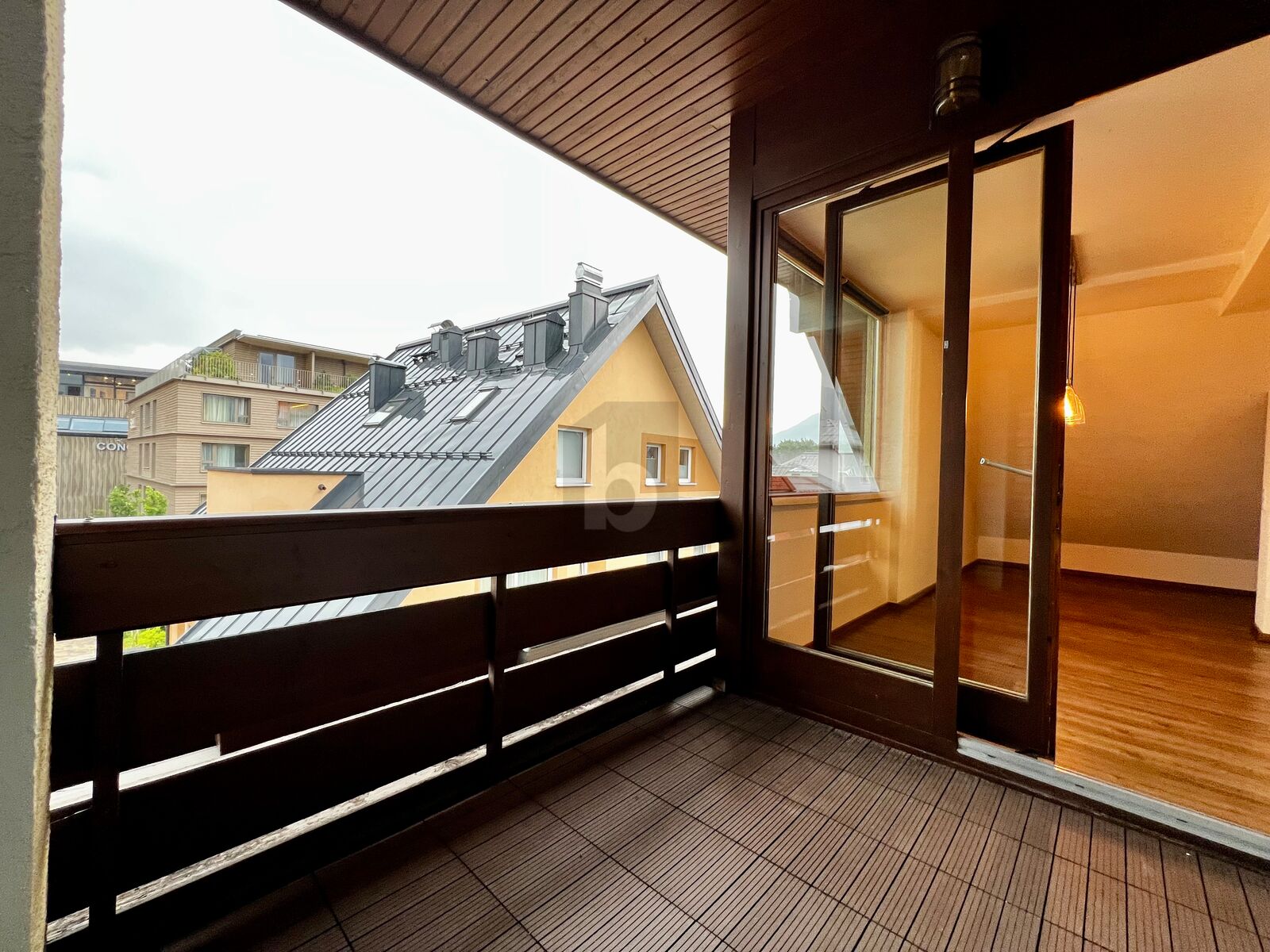 SANIERT IN ZENTRALSTER LAGE MIT LOGGIA!