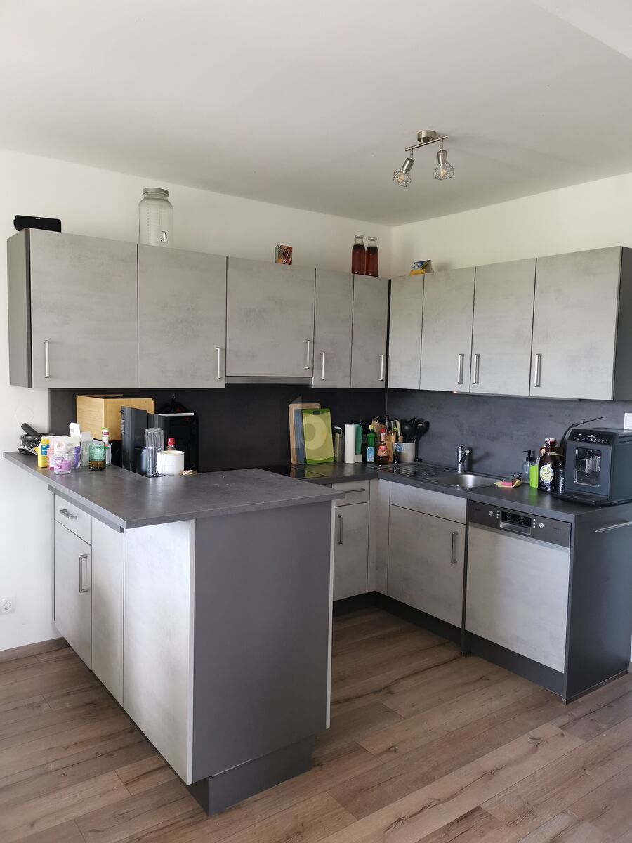 ZENTRALE LAGE, VOLLSTNDIG RENOVIERT, SEHR HELL
