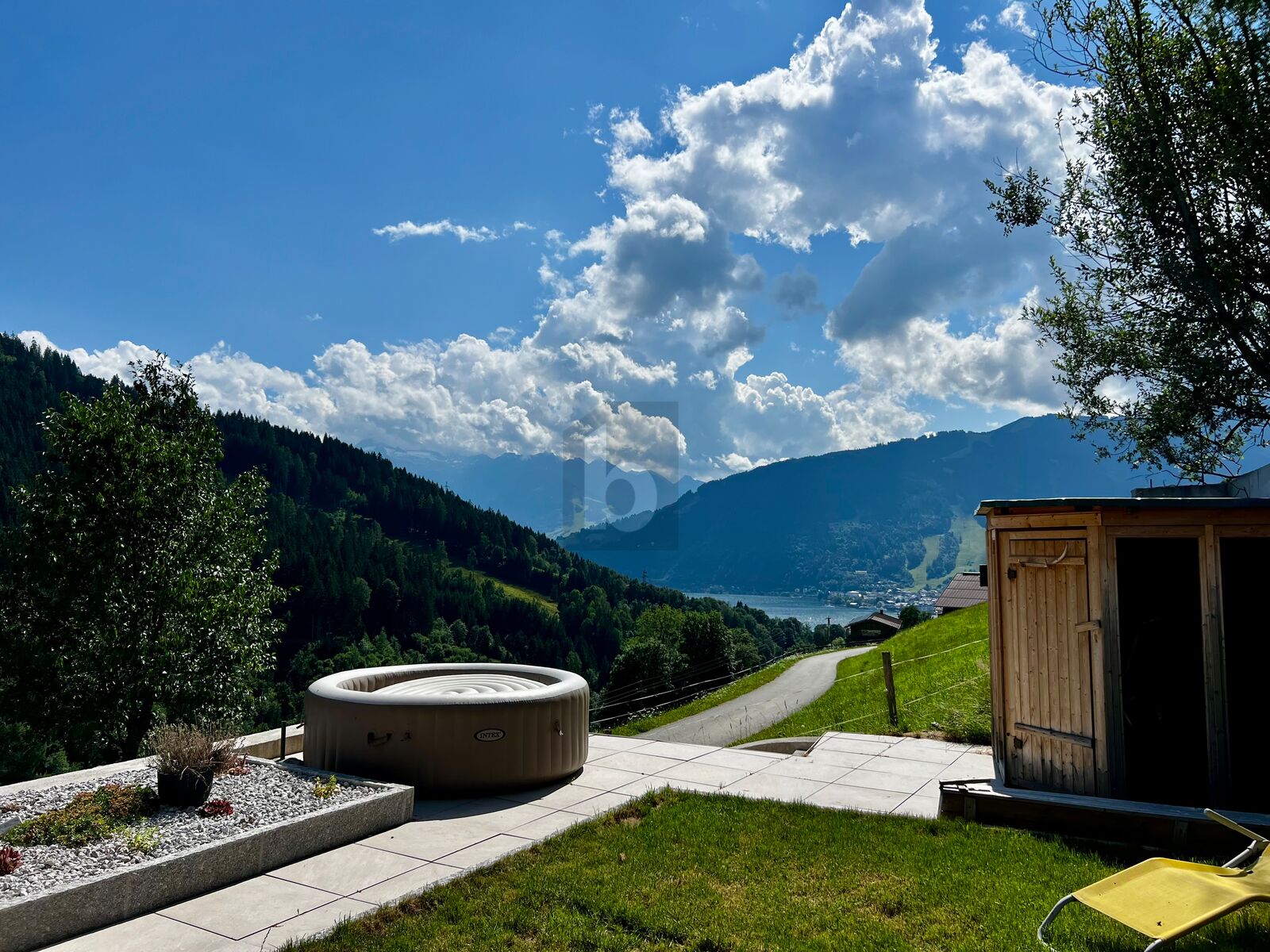 VIEL POTENTIAL, RUHE & SONNE MIT SEEBLICK!