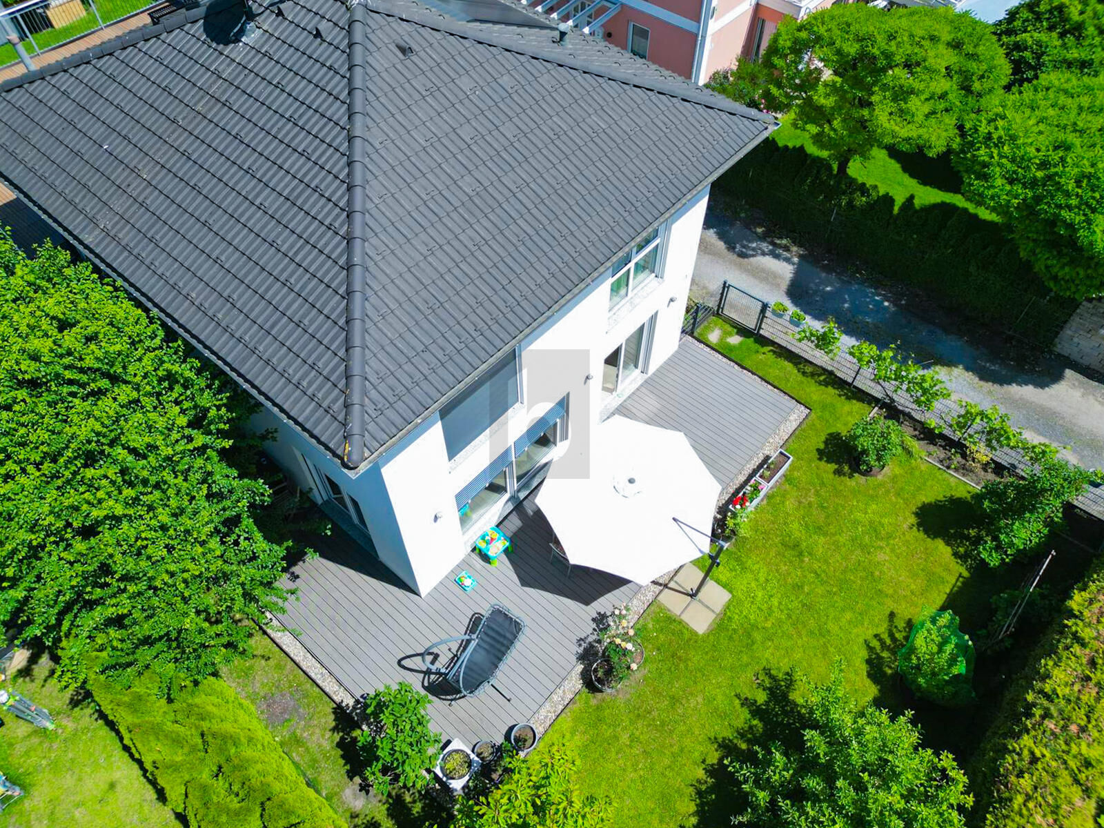 RUHIG GELEGENER FAMILIEN-TRAUM MIT GROER TERRASSE 
