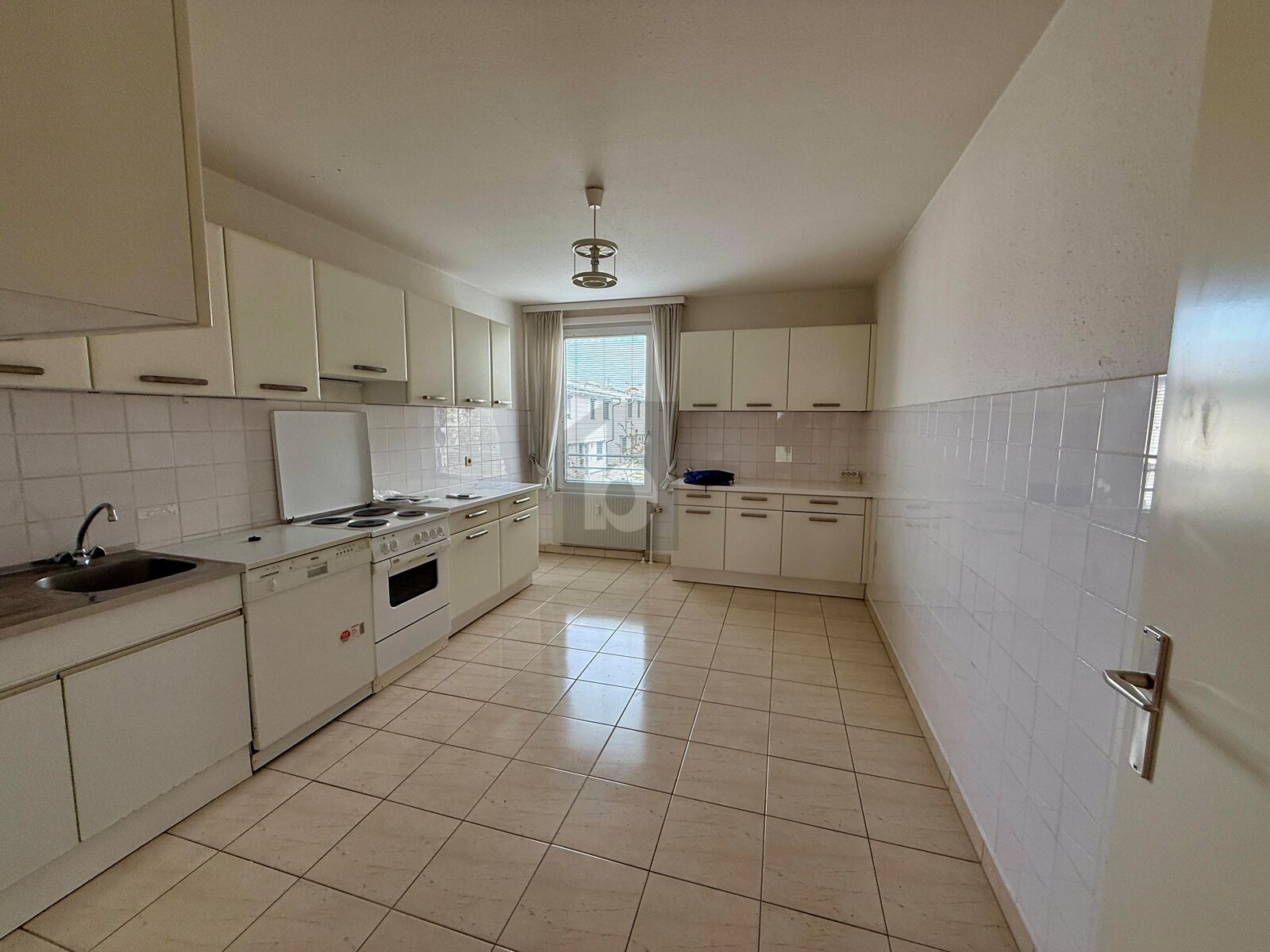 GERUMIG, RUHIG, MIT LOGGIA UND GARAGE! /  / 1220 Wien / Bild 4