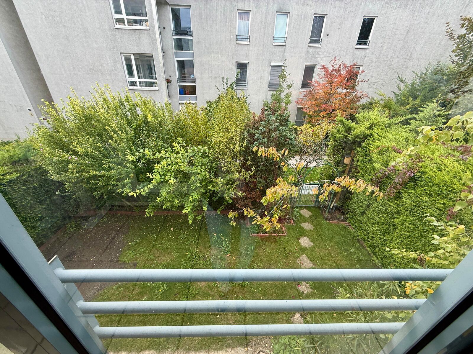GERUMIG, RUHIG, MIT LOGGIA UND GARAGE!