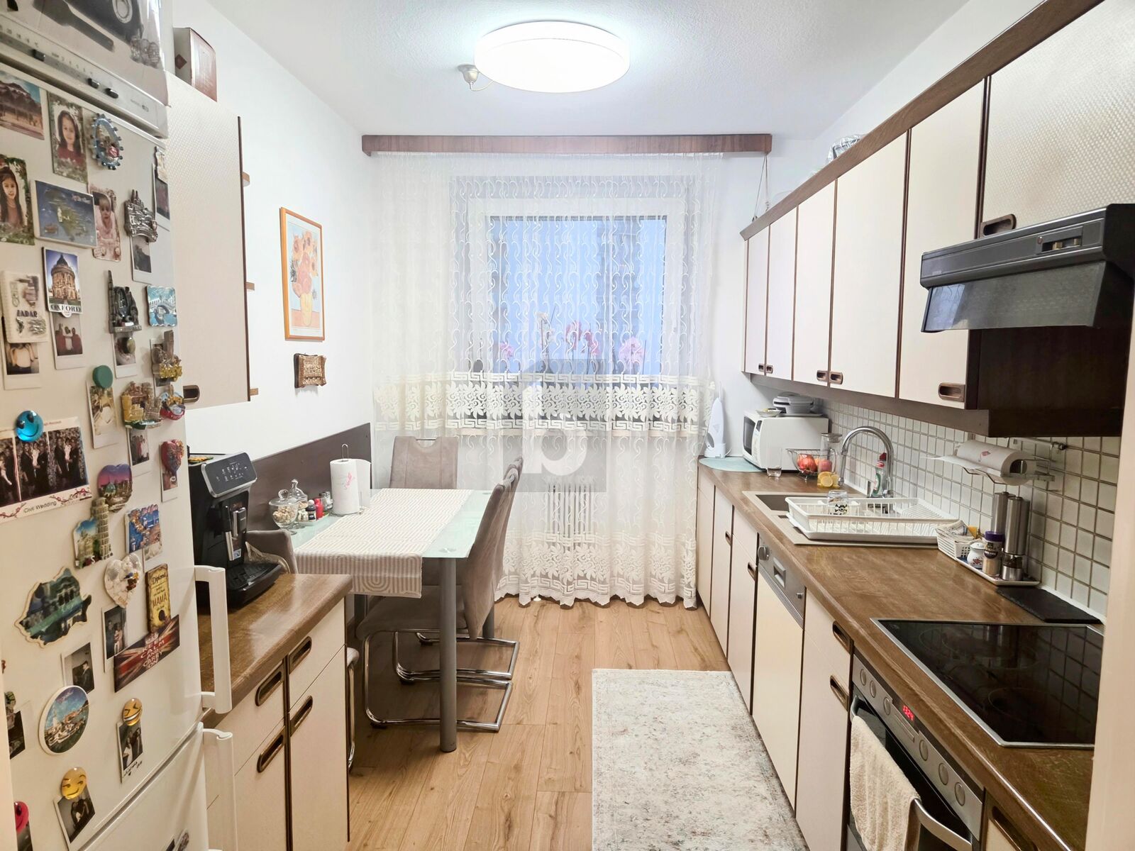 ELEGANT MBLIERT, MODERNISIERT UND PERFEKT GESCHNITTEN, MIT BALKON, TIEFGARAGENPLATZ UND VIEL KOMFORT /  / 8020 Graz / Bild 2