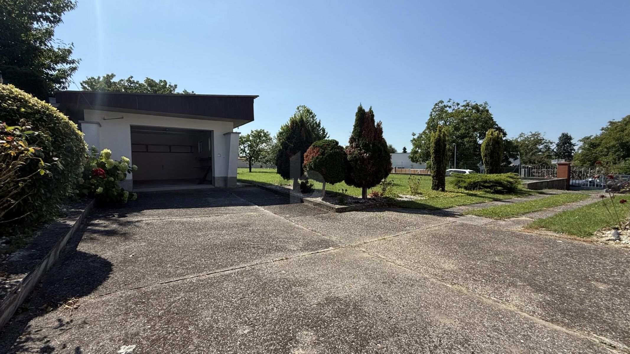 BUNGALOW MIT XXL GARTEN, KELLER & NEBENGEBUDE IN TOP RUHELAGE /  / 7304 Nebersdorf / Bild 1