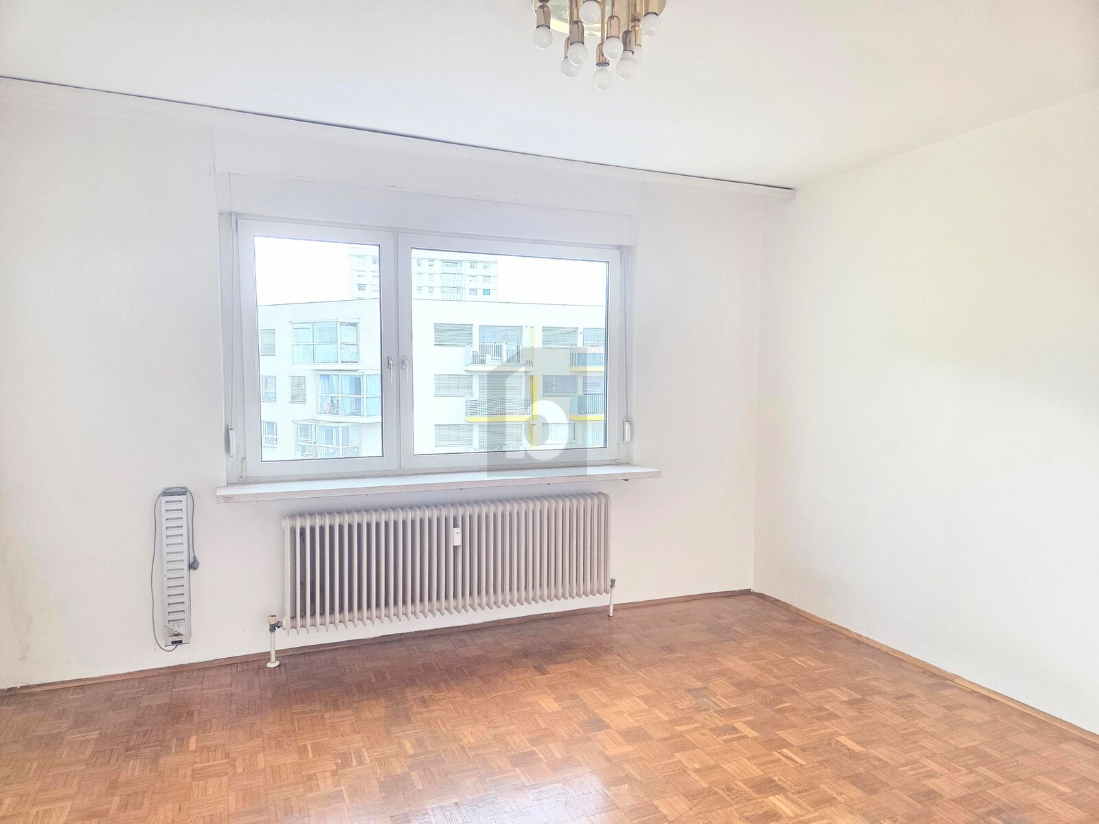 ATTRAKTIVES EIGENHEIM ODER ANLAGEOBJEKT ? 3 GROZGIGE RUME MIT LIFT & PARKPLATZ /  / 8020 Graz / Bild 3