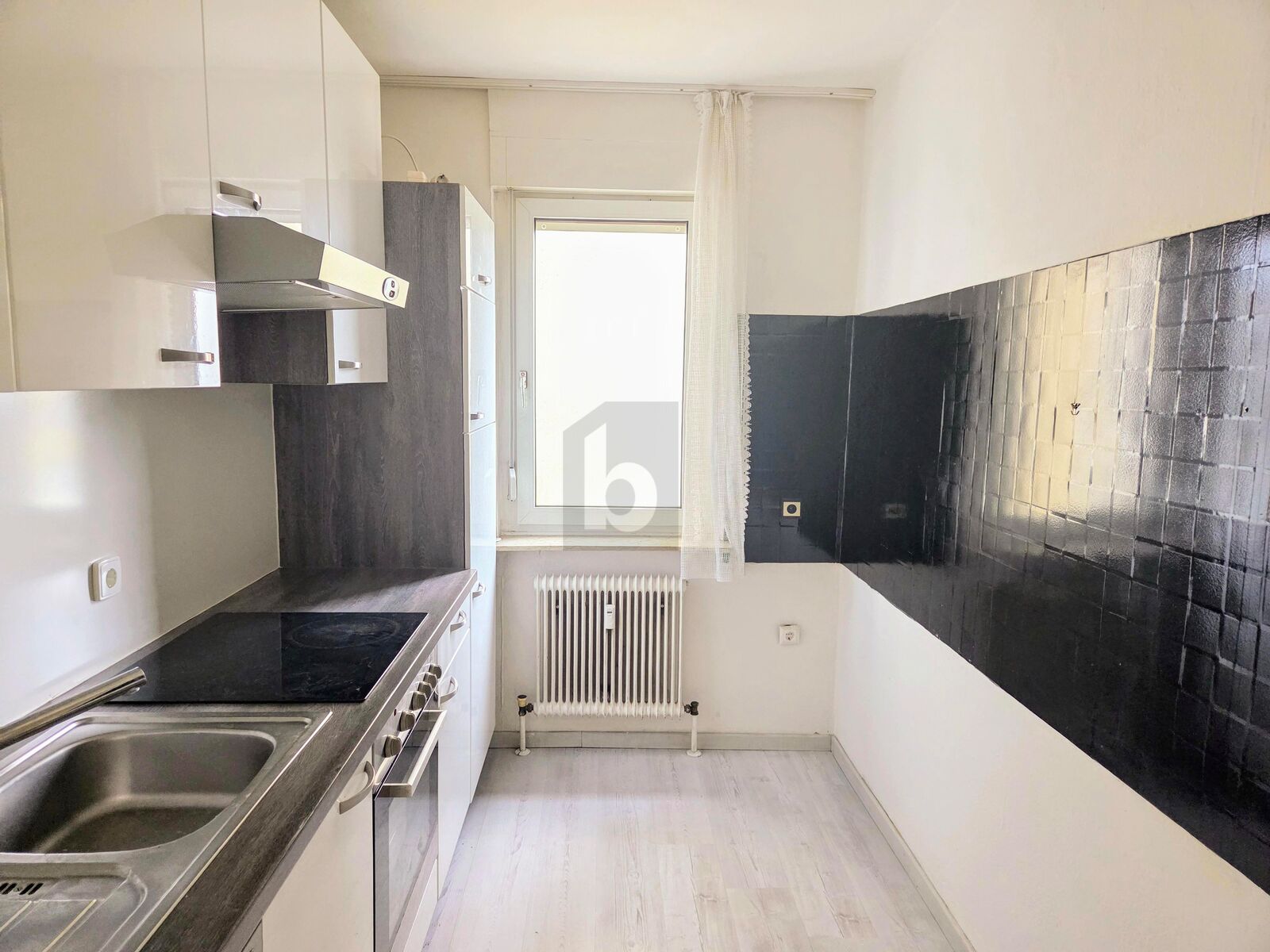 ATTRAKTIVES EIGENHEIM ODER ANLAGEOBJEKT ? 3 GROZGIGE RUME MIT LIFT & PARKPLATZ /  / 8020 Graz / Bild 2