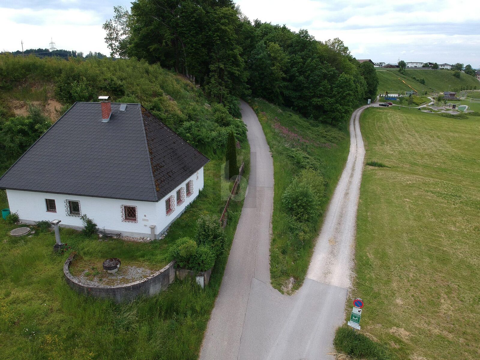 SONNIGES "STERNCHENHAUS" MIT VIEL POTENTIAL IN RUHELAGE