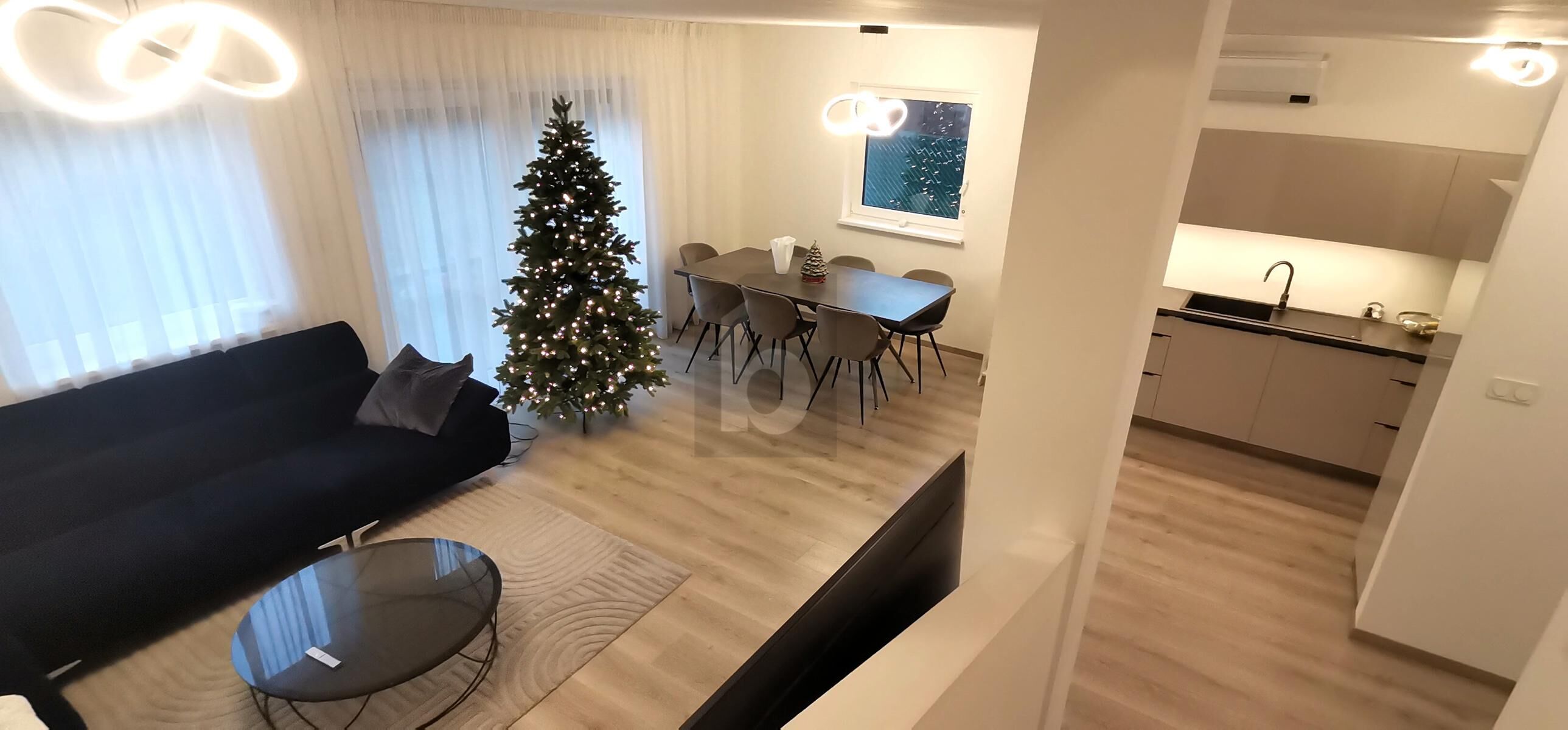 KLARE LINIEN - ELEGANTE AUSSTATTUNG - GARTEN MIT TERRASSE