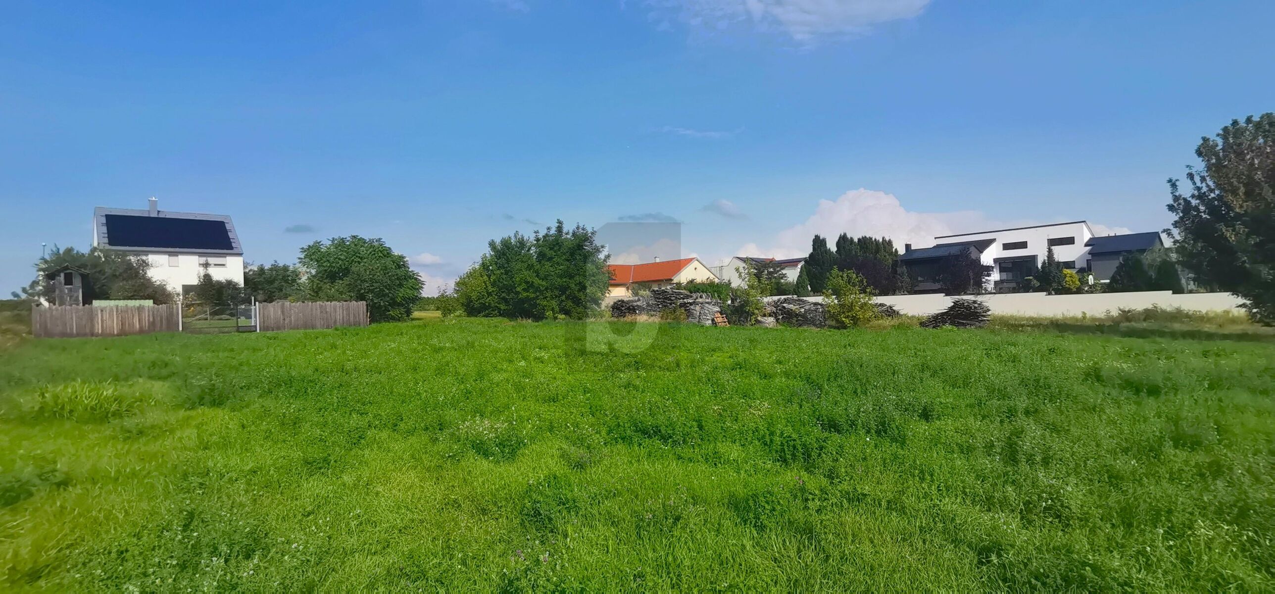 GUT GESCHNITTEN - ZWEI ZUFAHRTEN - RUHELAGE