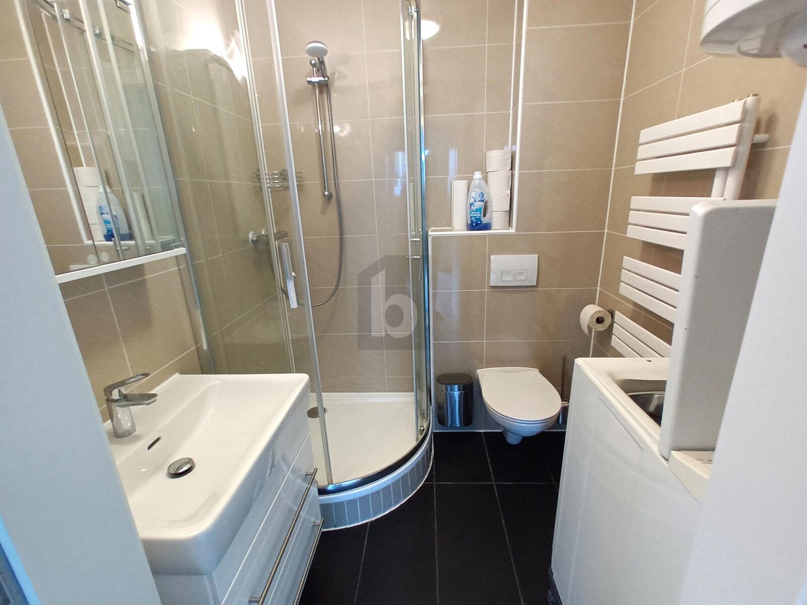 MIT LOGGIA UND GARTEN - IDEAL FR SINGLE ODER PAAR /  / 8010 Graz / Bild 3