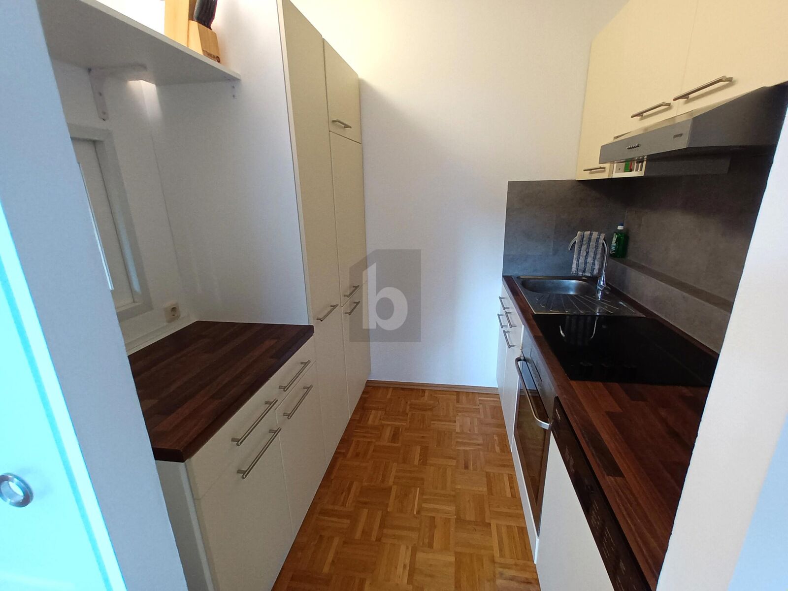 MIT LOGGIA UND GARTEN - IDEAL FR SINGLE ODER PAAR /  / 8010 Graz / Bild 2