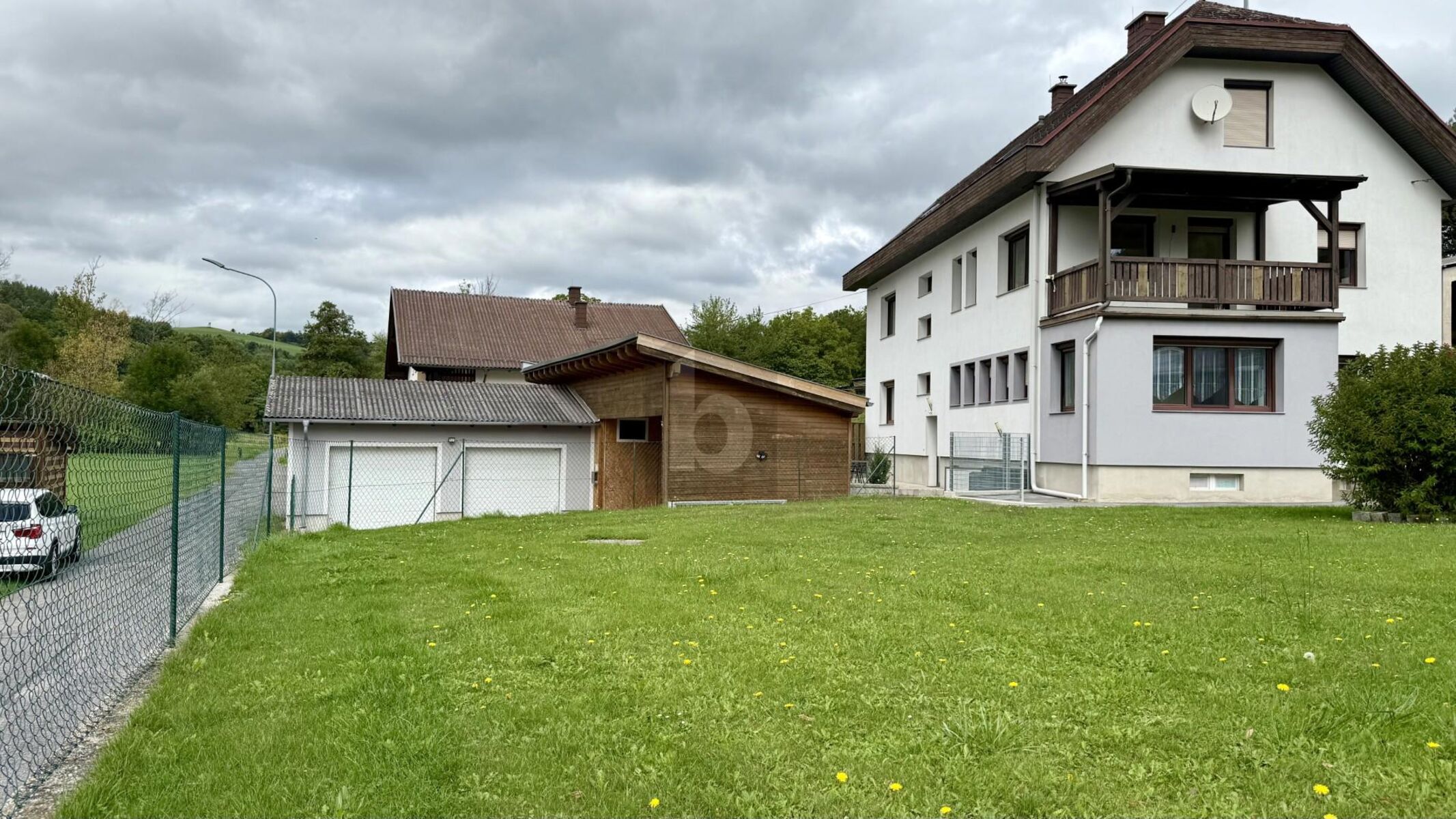 SONNIGER FAMILIENTRAUM MIT VOLLKELLER, 88 QM NEBENGEBUDE UND XXL GARTEN