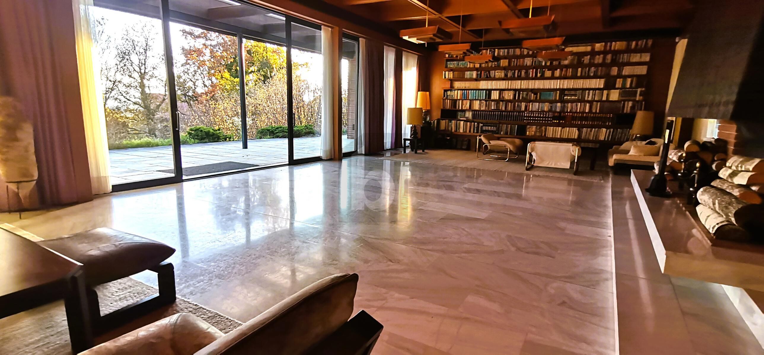 VOM LUXUS REPRSENTATIVEN LEBENS - GEFHLTE ALLEINLAGE