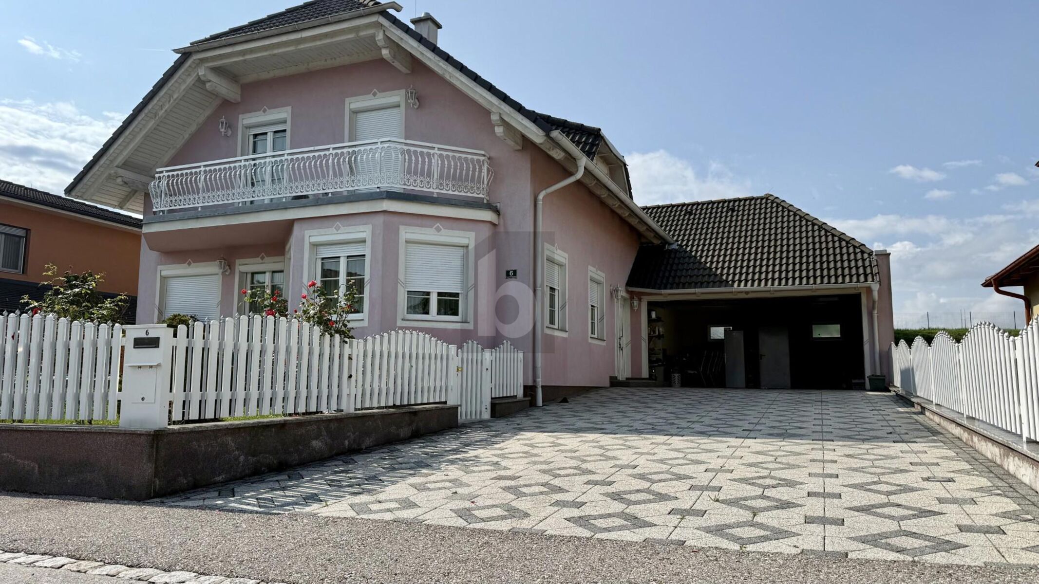 LIEBEVOLL GEPFLEGT MIT SONNIGEM SD-WEST GARTEN & DOPPELGARAGE