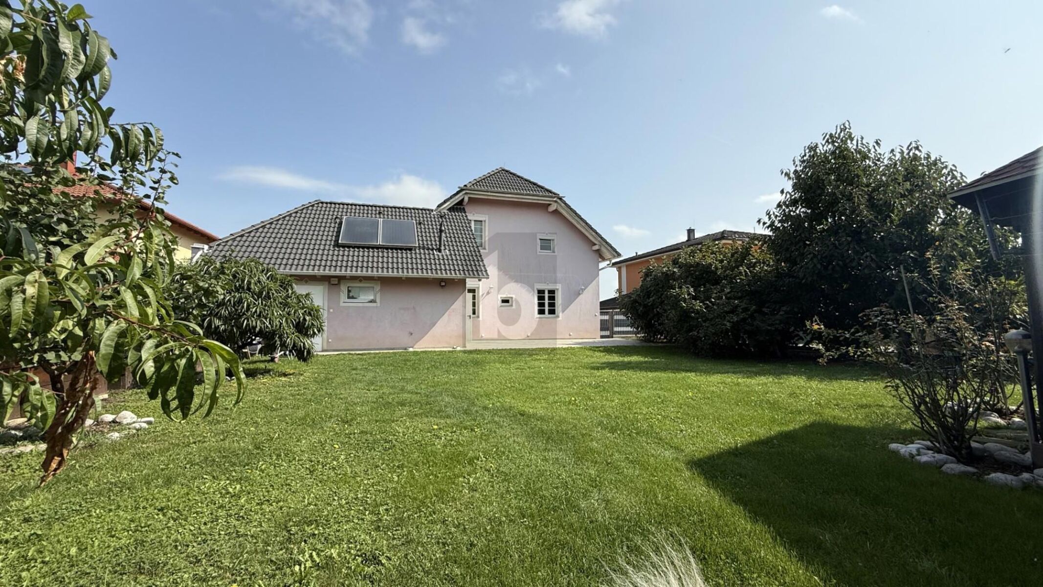 Preisreduktion! LIEBEVOLL GEPFLEGT MIT SONNIGEM SD-WEST GARTEN & DOPPELGARAGE