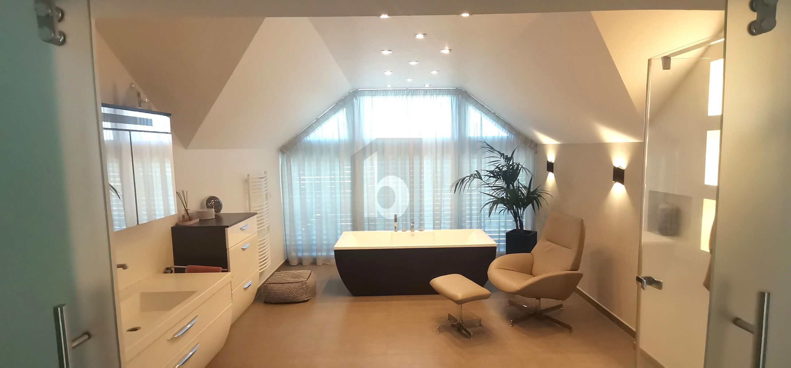  MODERNE ELEGANZ - GROSSZGIGER FAMILIENHIT MIT POOL UND POOLHAUS /  / 2443 Loretto / Bild 3