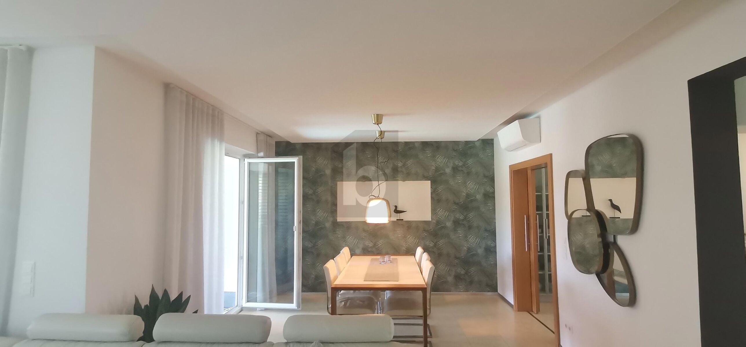  MODERNE ELEGANZ - GROSSZGIGER FAMILIENHIT MIT POOL UND POOLHAUS /  / 2443 Loretto / Bild 1