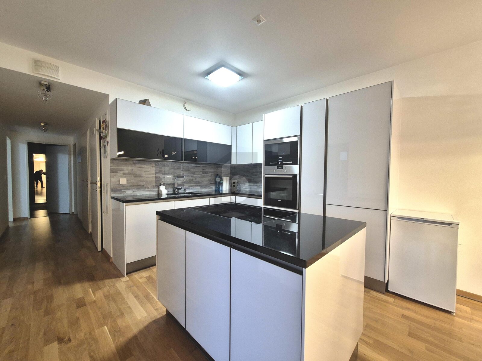 EXKLUSIV MIT SONNIGER LOGGIA & HOCHWERTIGER EINRICHTUNG /  / 1030 Wien / Bild 2