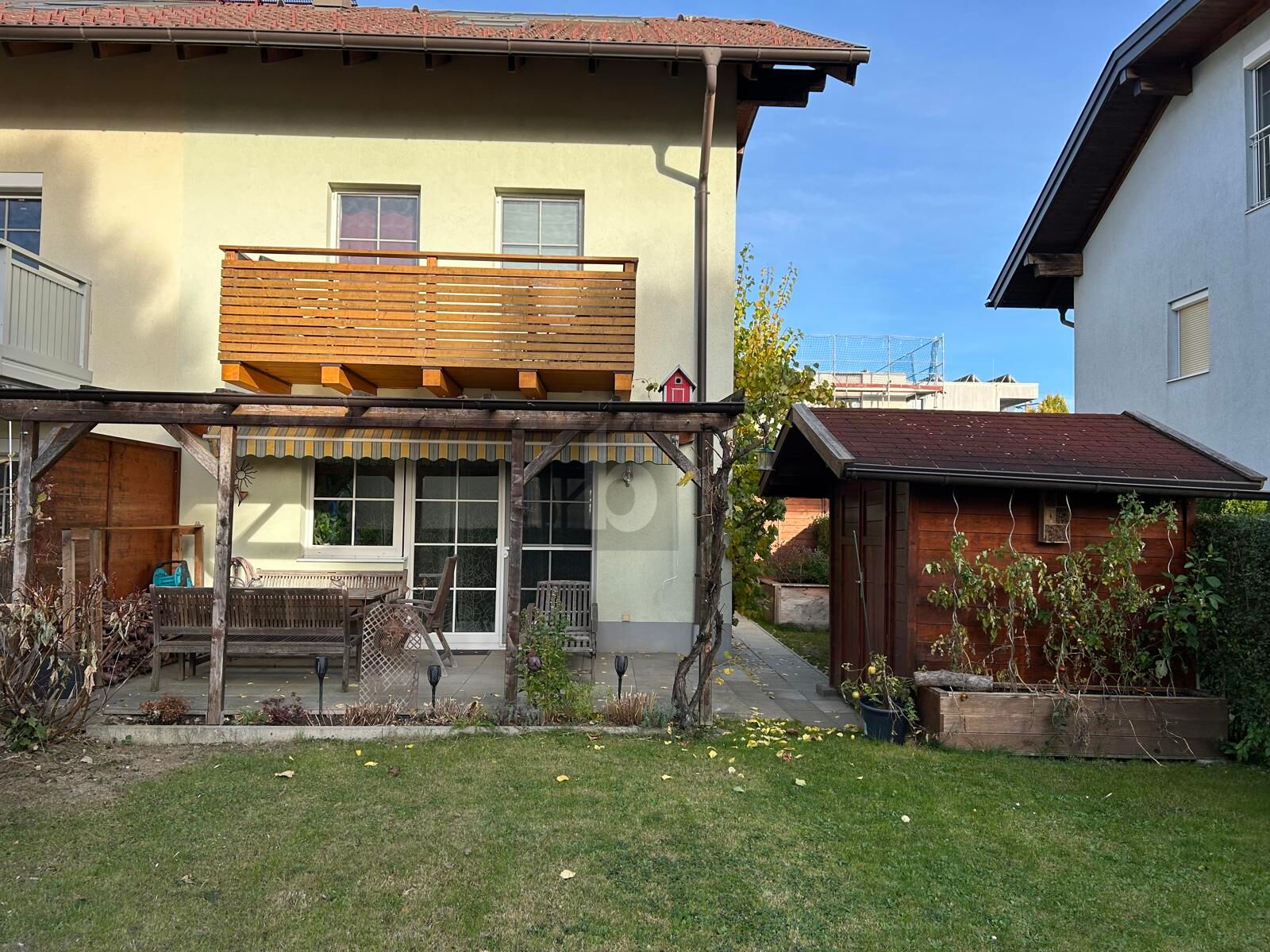 PREISHIT! FAMILIENFREUNDLICHES REIHENENDHAUS MIT DACHAUSBAU UND GARTEN /  / 5204 Strawalchen / Bild 1