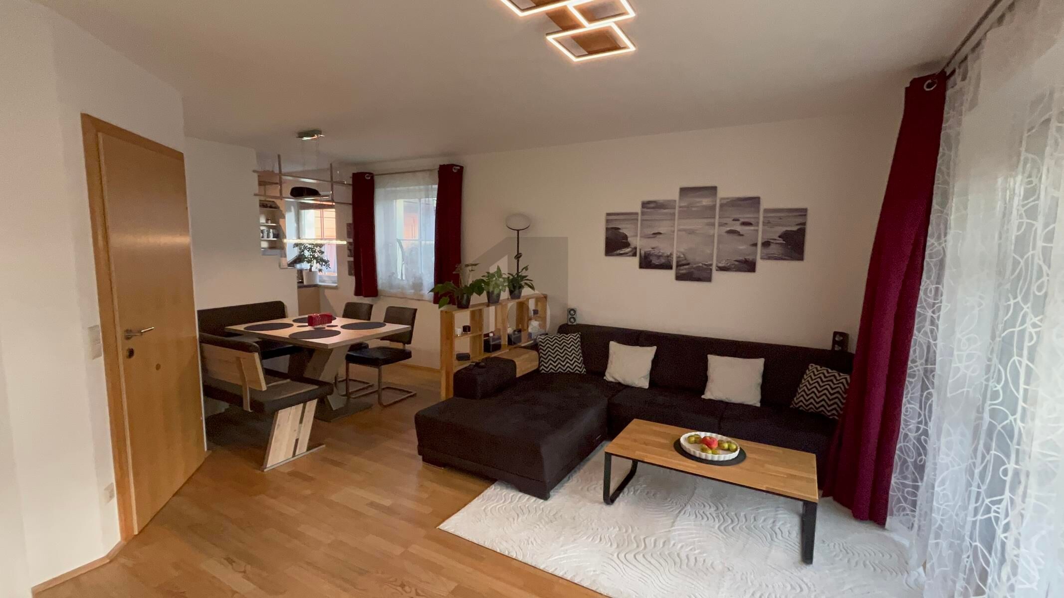 PREISHIT! FAMILIENFREUNDLICHES REIHENENDHAUS MIT DACHAUSBAU UND GARTEN /  / 5204 Straßwalchen / Bild 2