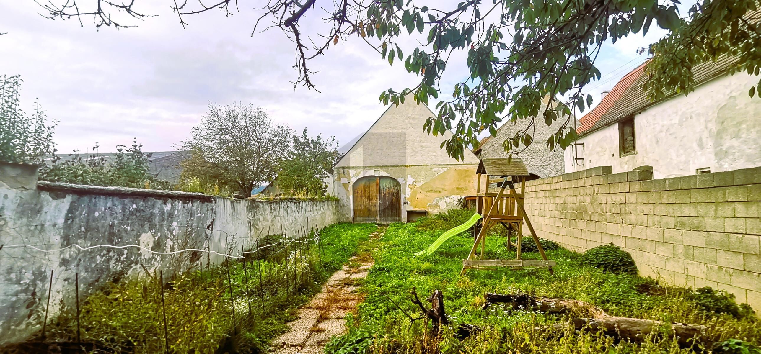 TRADITIONELLER STRECKHOF MIT GARTEN, SCHEUNE UND ZWEITER ZUFAHRT - BAURESERVE /  / 7051 Grohflein / Bild 3