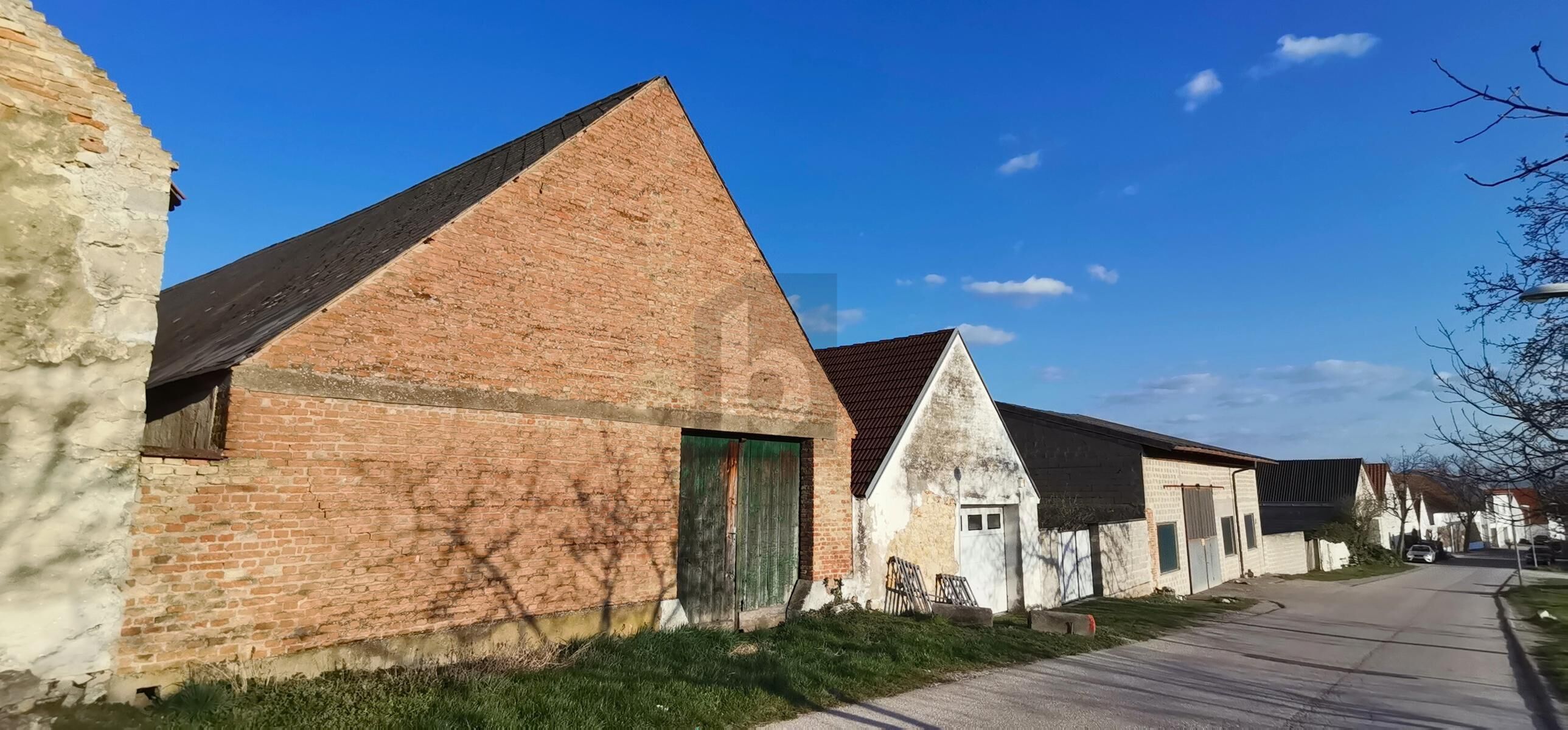 TRADITIONELLER STRECKHOF MIT GARTEN, SCHEUNE UND ZWEITER ZUFAHRT - BAURESERVE /  / 7051&nbsp;Gro�h�flein / Bild 4