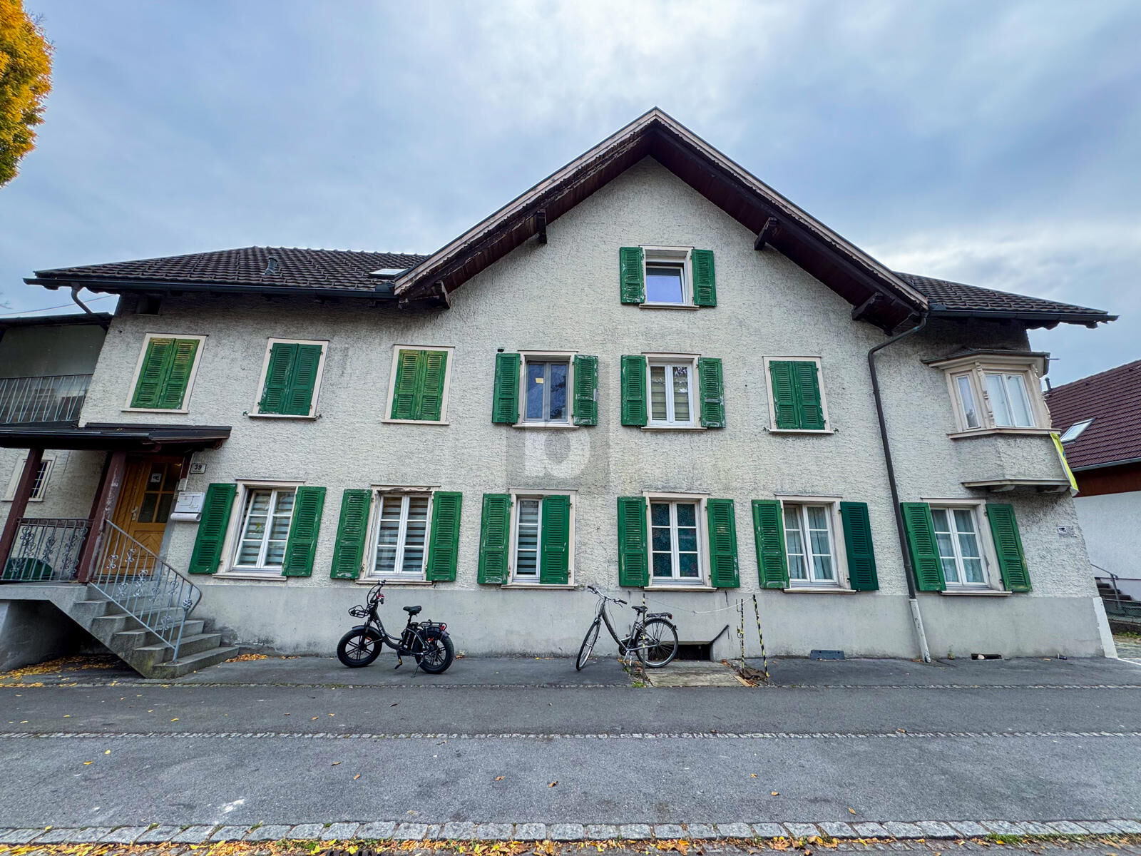 GROßES MEHRFAMILIENHAUS IN GUTER LAGE ZUM TOP PREIS