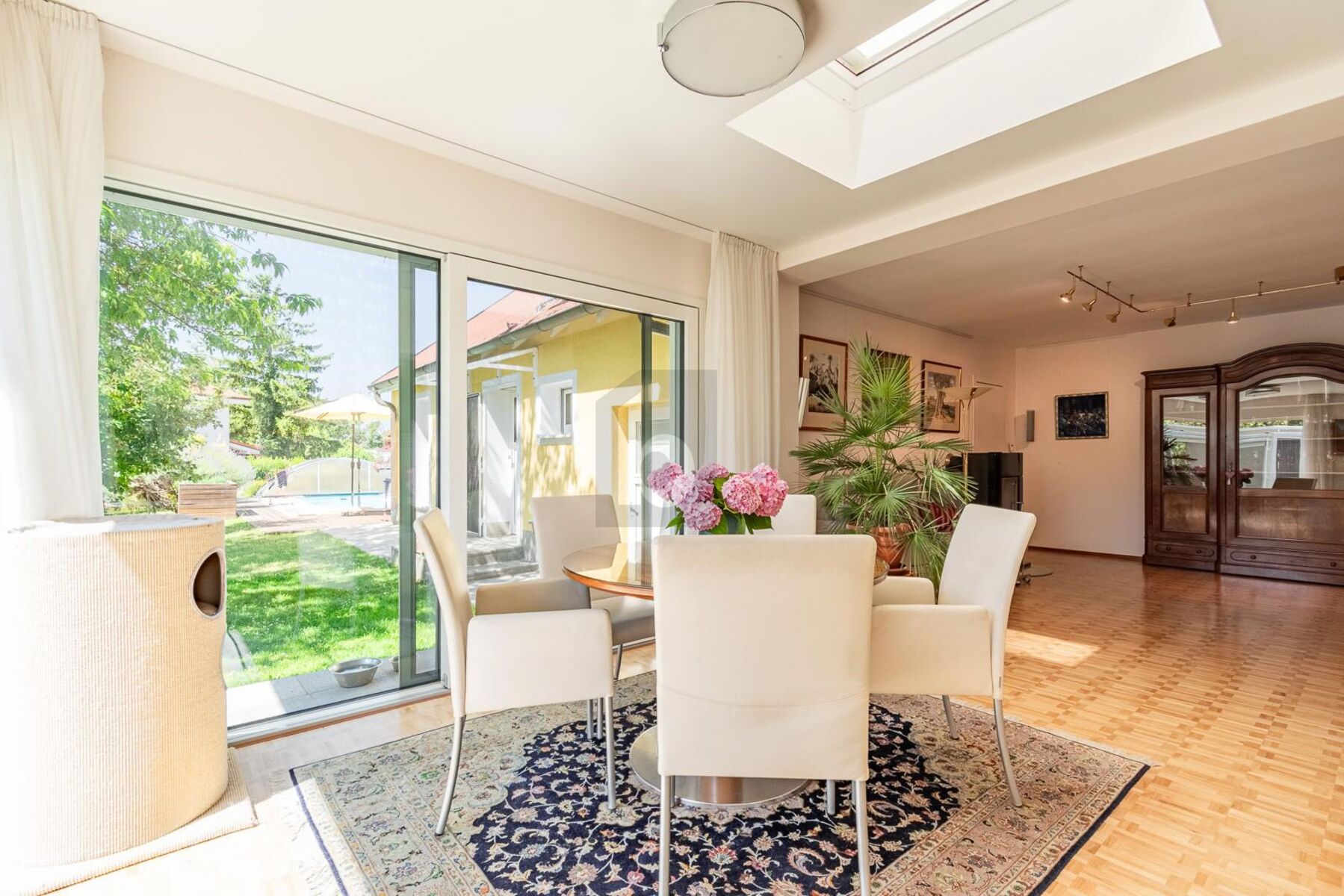 SONNIGE WOHLFÜHLOASE MIT POOL UND EIGENER GÄSTE-EINHEIT / / 2421 Kittsee / Bild 1