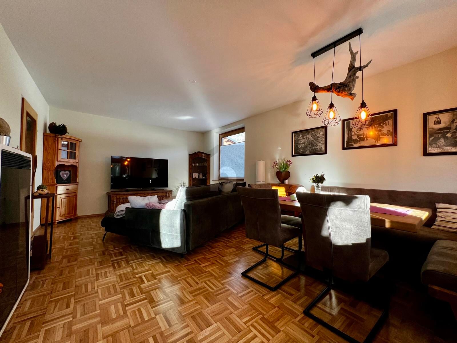 PREISHIT! SANIERT MIT SONNIGEM WINTERGARTEN UND SUPER AUFTEILUNG! /  / 5721 Piesendorf / Bild 2