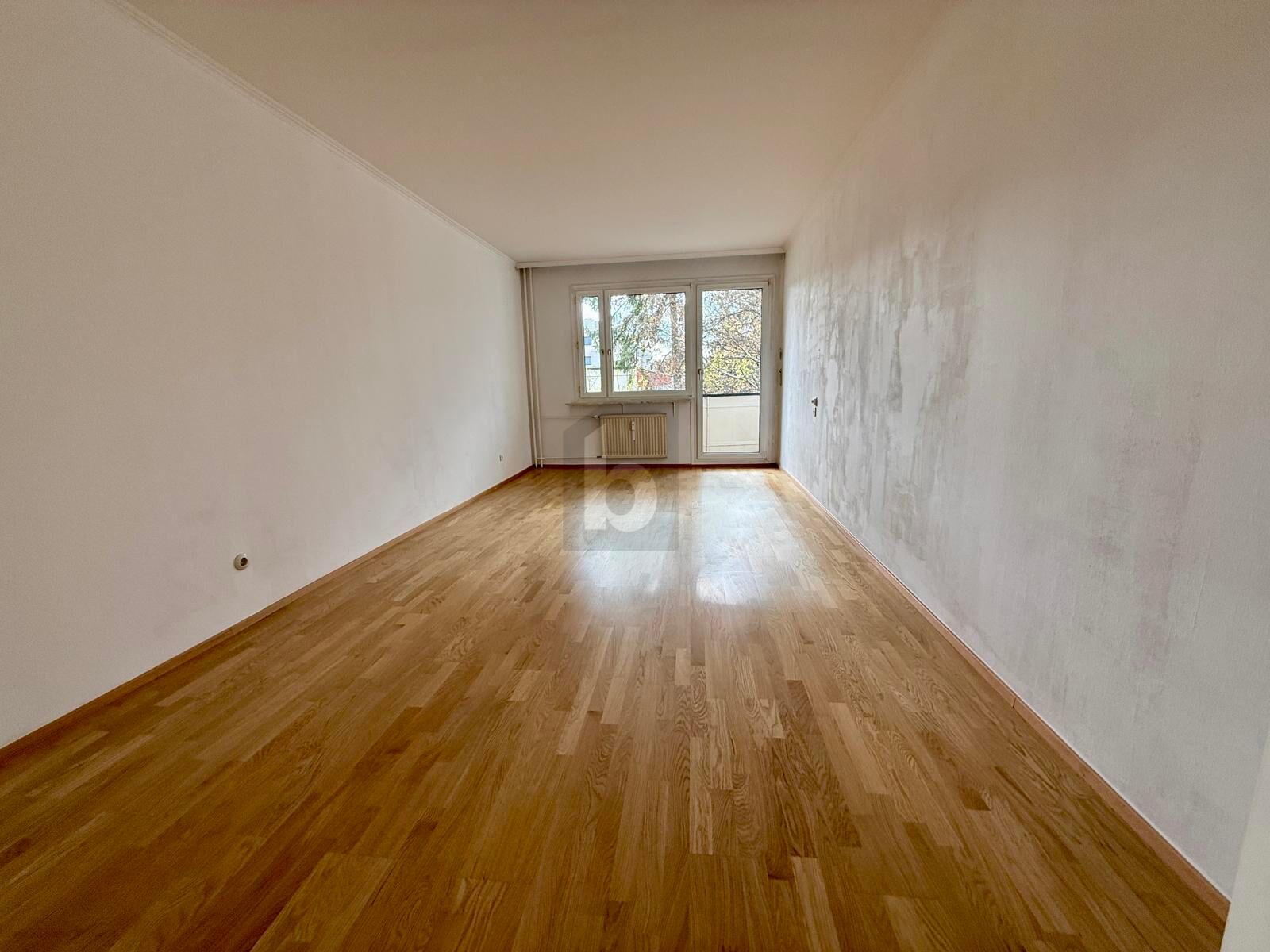 ZENTRALER BALKONHIT MIT AUßENSTELLPLATZ / / 1140 Wien / Bild 1