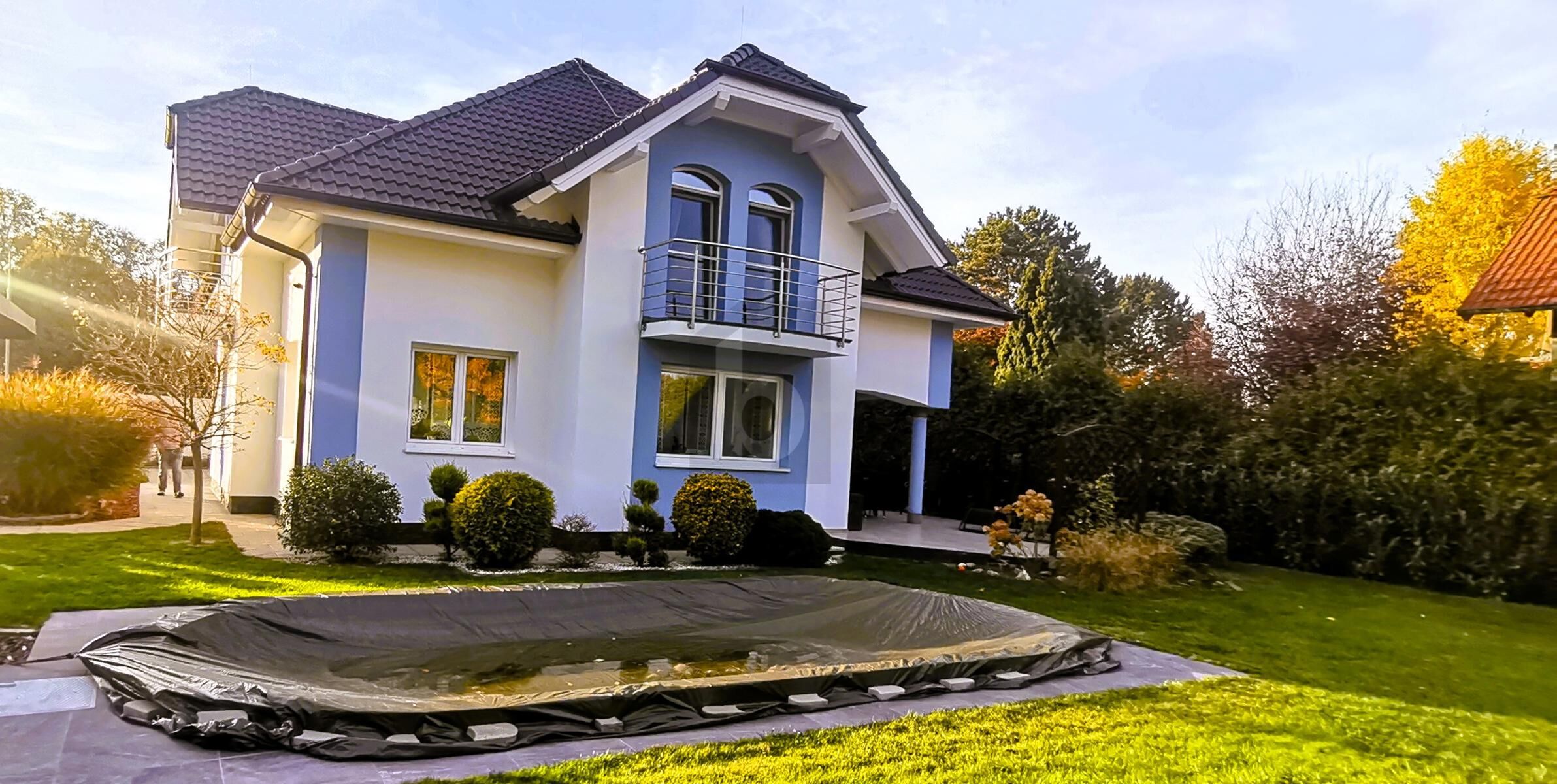 GROSSZGIGER FAMILIENHIT MIT GARTEN UND POOL