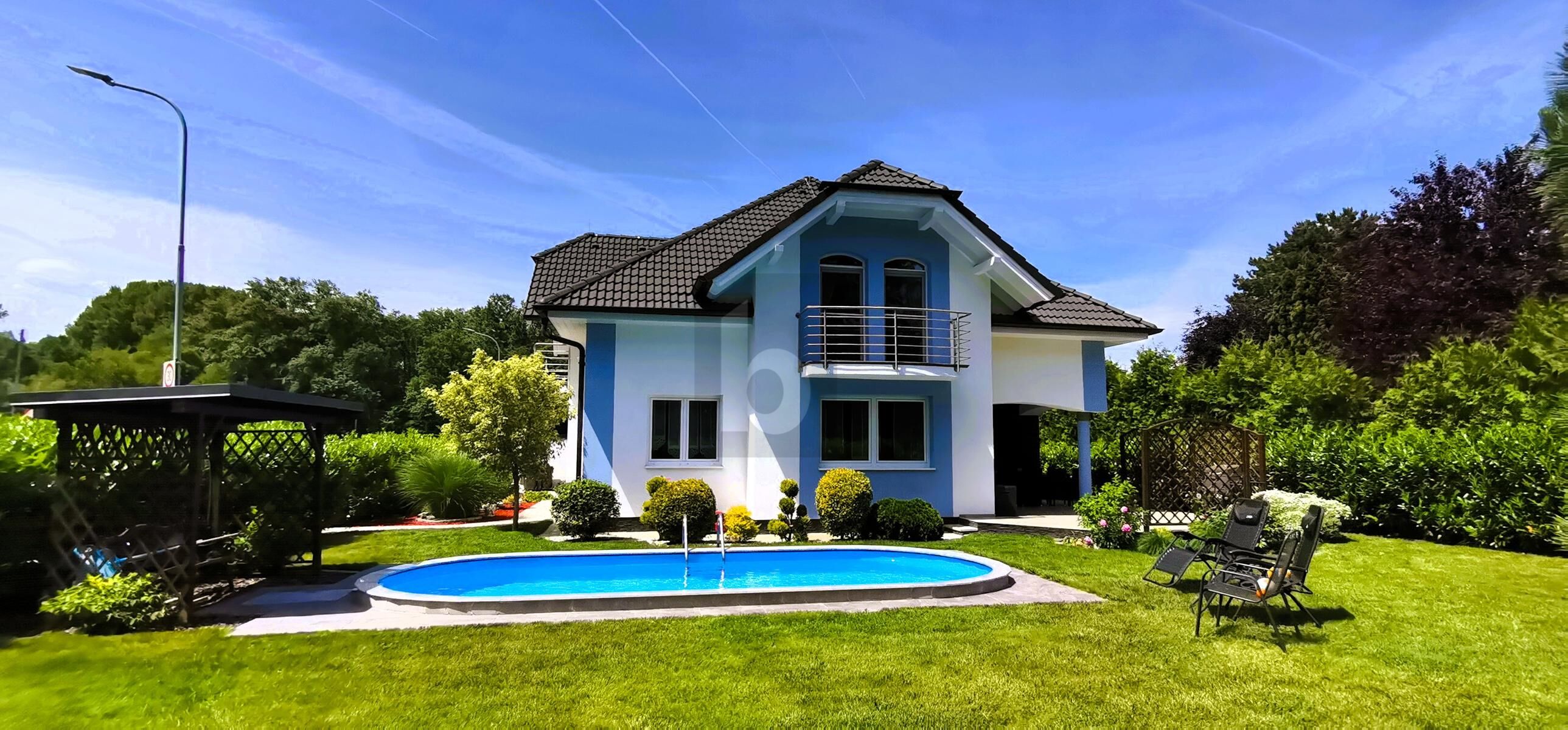GROSSZ�GIGER FAMILIENHIT MIT GARTEN UND POOL