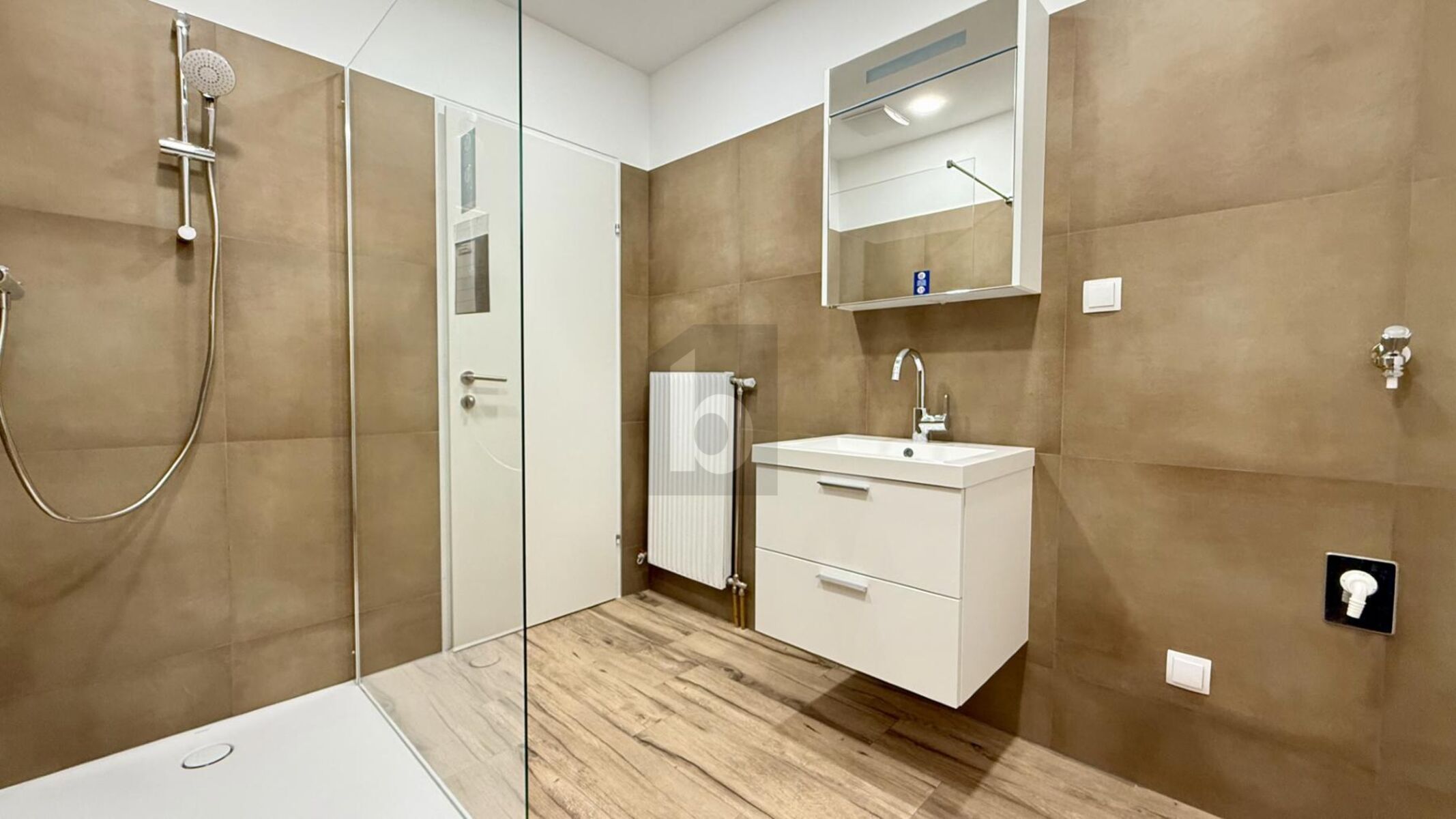 ERSTBEZUG NACH KOMPLETTSANIERUNG - MIT BALKON UND GARAGE /  / 7000 Eisenstadt / Bild 3