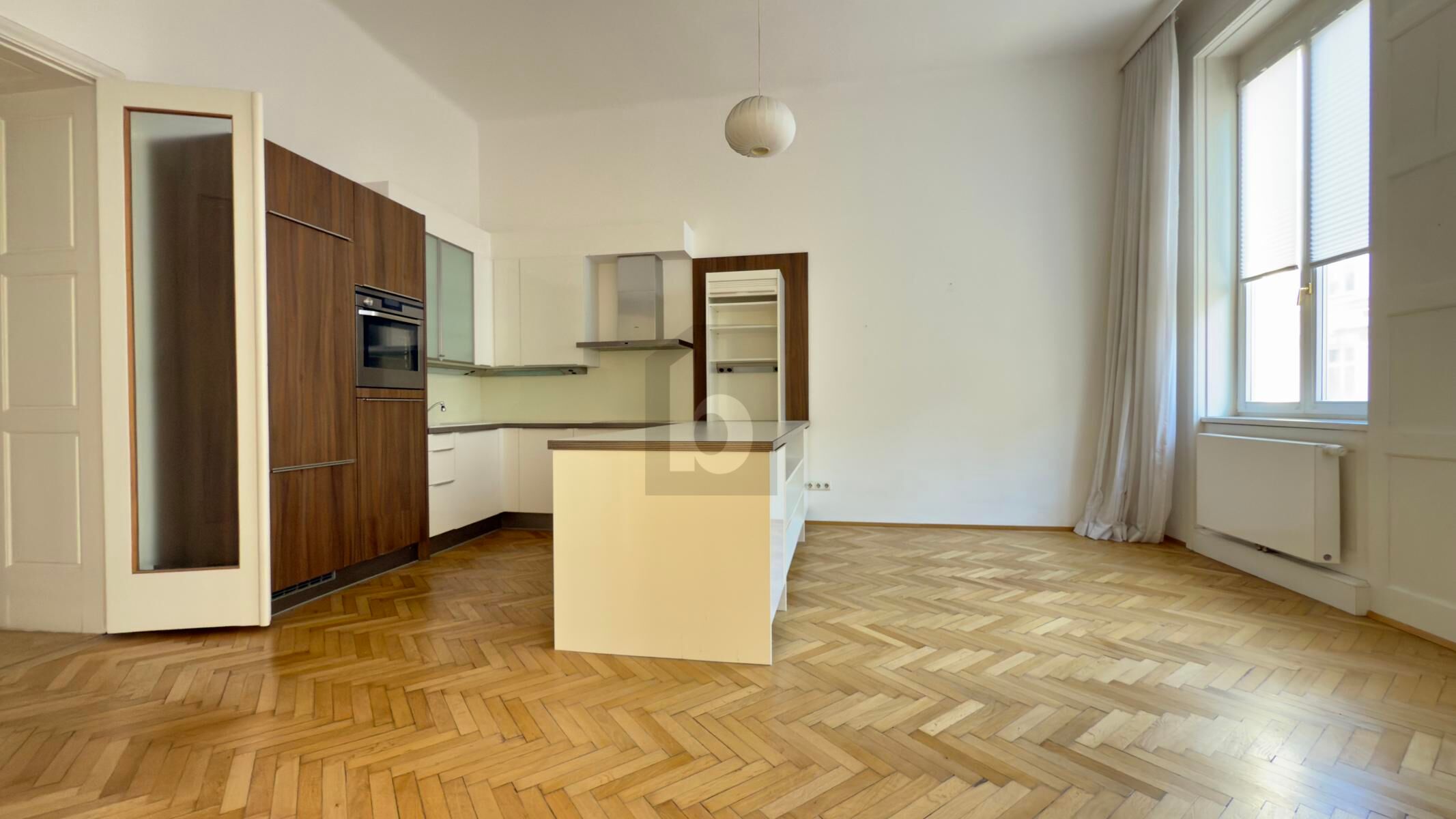 CHARMANTER GERÄUMIGER ALTBAU - TOP GEPFLEGT MIT KLIMAANLAGE / / 1070 Wien / Bild 2