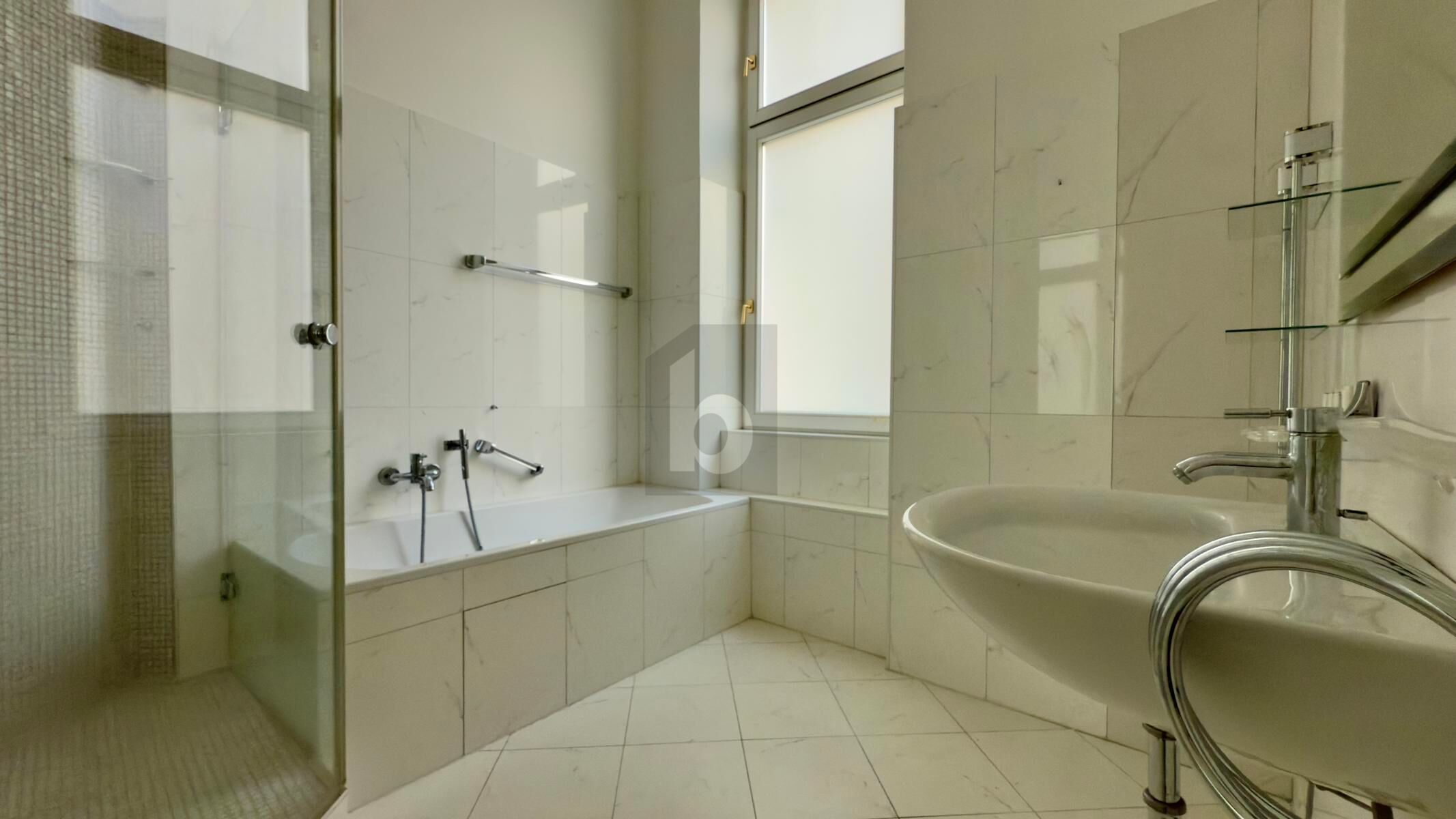 CHARMANTER GERÄUMIGER ALTBAU - TOP GEPFLEGT MIT KLIMAANLAGE / / 1070 Wien / Bild 3