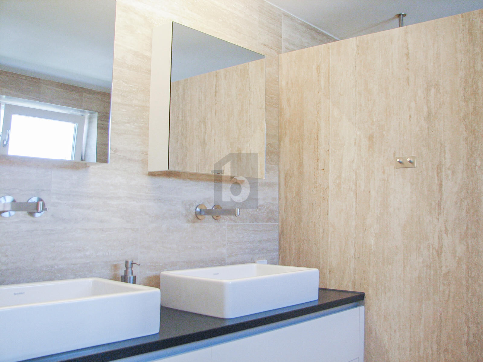 LUXUS DOPPELHAUS MIT POOL IN BESTER LAGE / / 6858 Schwarzach / Bild 3