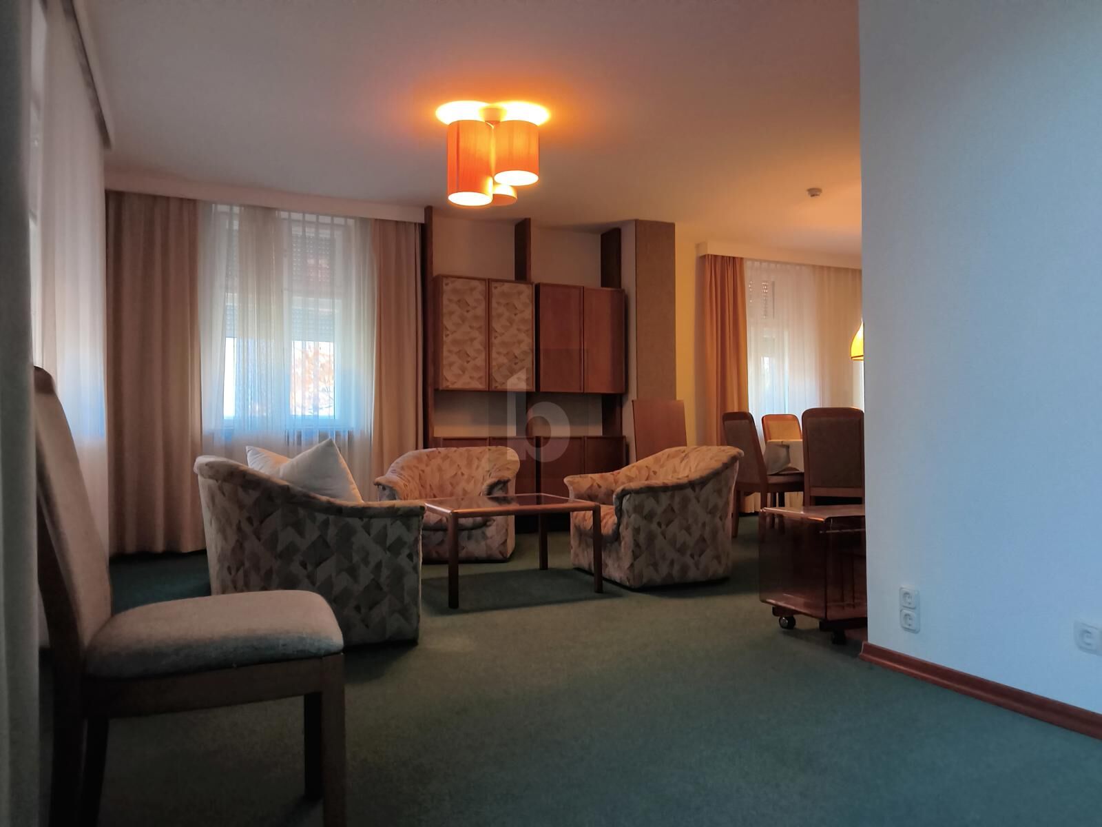 VORTEILHAFTE KOMBINATION AUS EXTRA VIEL FLÄCHE UND GEWERBLICHER NUTZUNG / / 2145 Hausbrunn / Bild 3