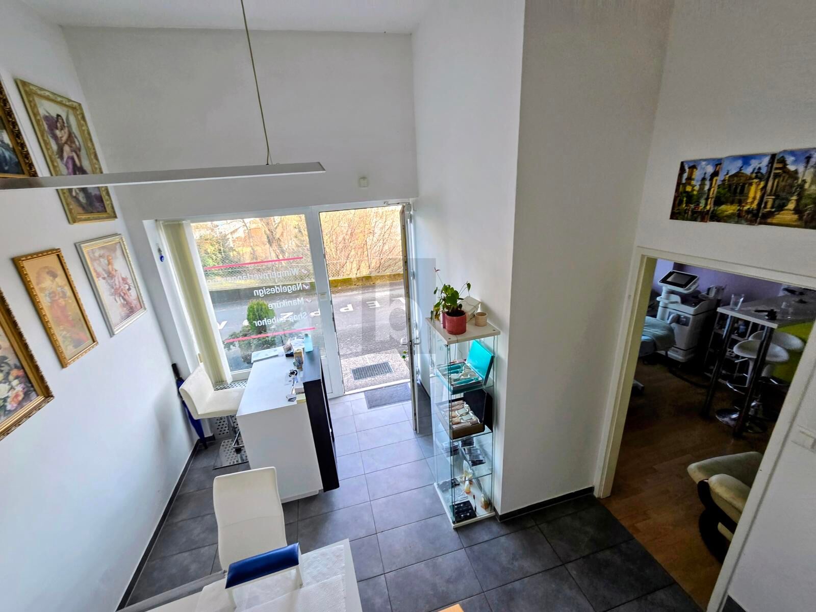 MIT GEWERBEIMMOBILIE, SEPARATEN EING�NGEN UND PARIFIZIERUNGSM�GLICHKEIT