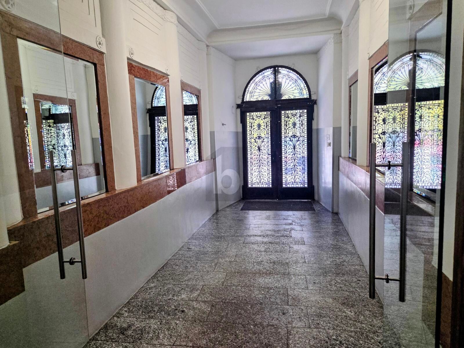 TRAUMHAFTE ALTBAUWOHNUNG MIT BALKON - MODERN & VOLLRENOVIERT