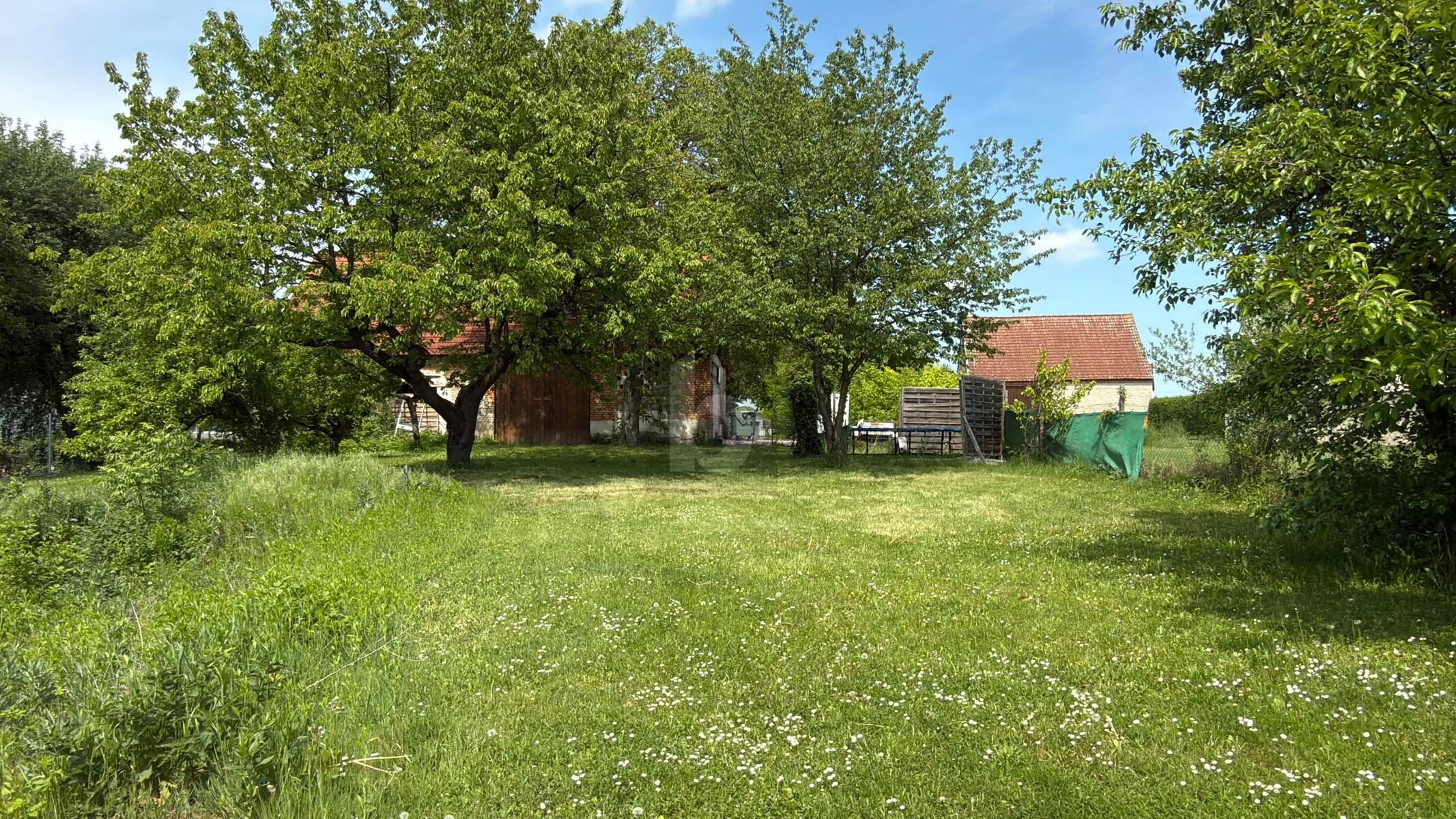 TEILSANIERT MIT GROSSEM SONNIGEN GARTEN U. STADL - 2 ZUFAHRTEN