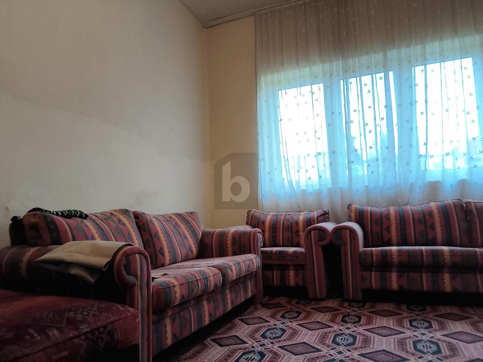 CHARMANTES WOHNEN MIT GROEM HOF, TIERHALTUNG & VIEL PLATZ FR FAMILIEN! /  / 2153 Stronsdorf / Bild 2