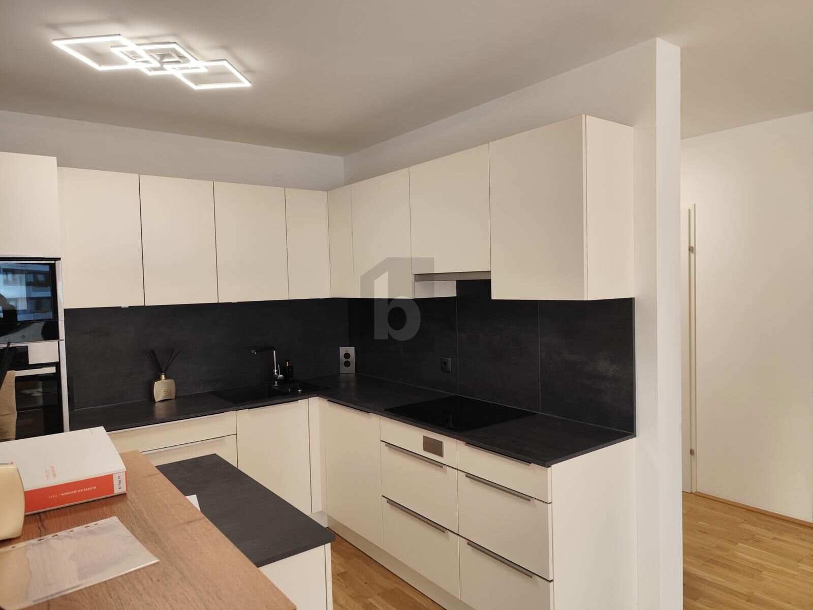 RUHIGE CITYWOHNUNG MIT HERRLICHER AUSSICHT /  / 1100 Wien / Bild 2