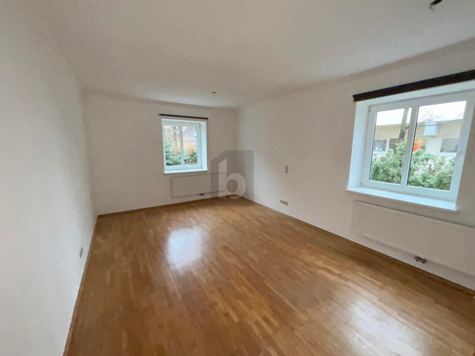 MEHRPARTEIENHAUS MIT ENTWICKLUNGSPOTENZIAL AUF GEWERBEGRUNDSTCK /  / 5020 Salzburg / Bild 1