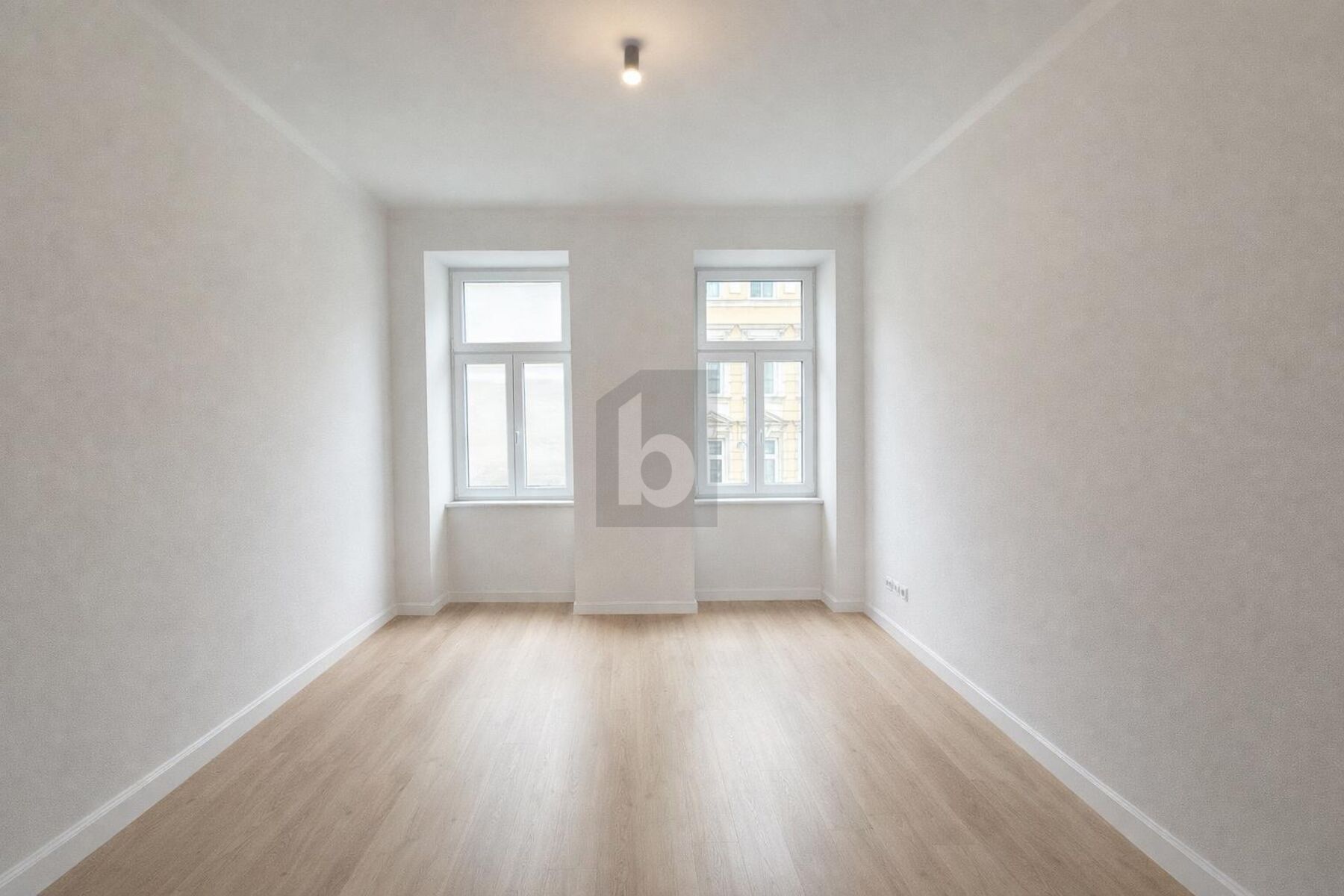 TOLLER ALTBAU IN ZENTRALER LAGE - ERSTBEZUG NACH SANIERUNG